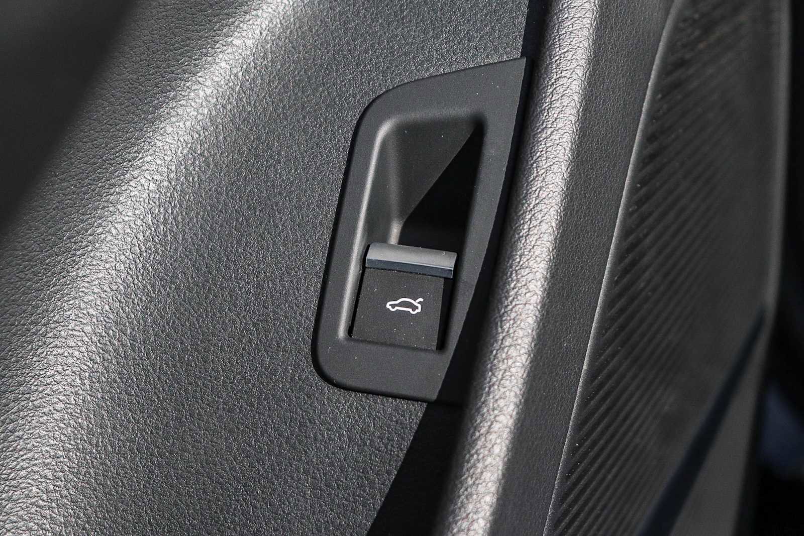 Used 2022 Audi Q8 Premium Plus image 29