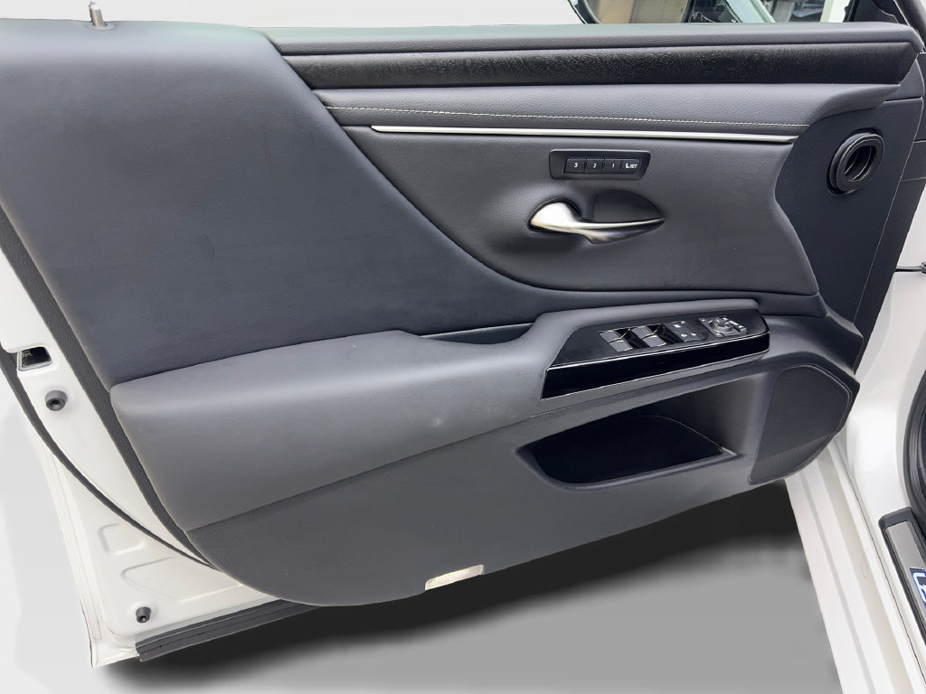 Used 2025 Lexus ES 300h w/ Premium Package FWD image 33