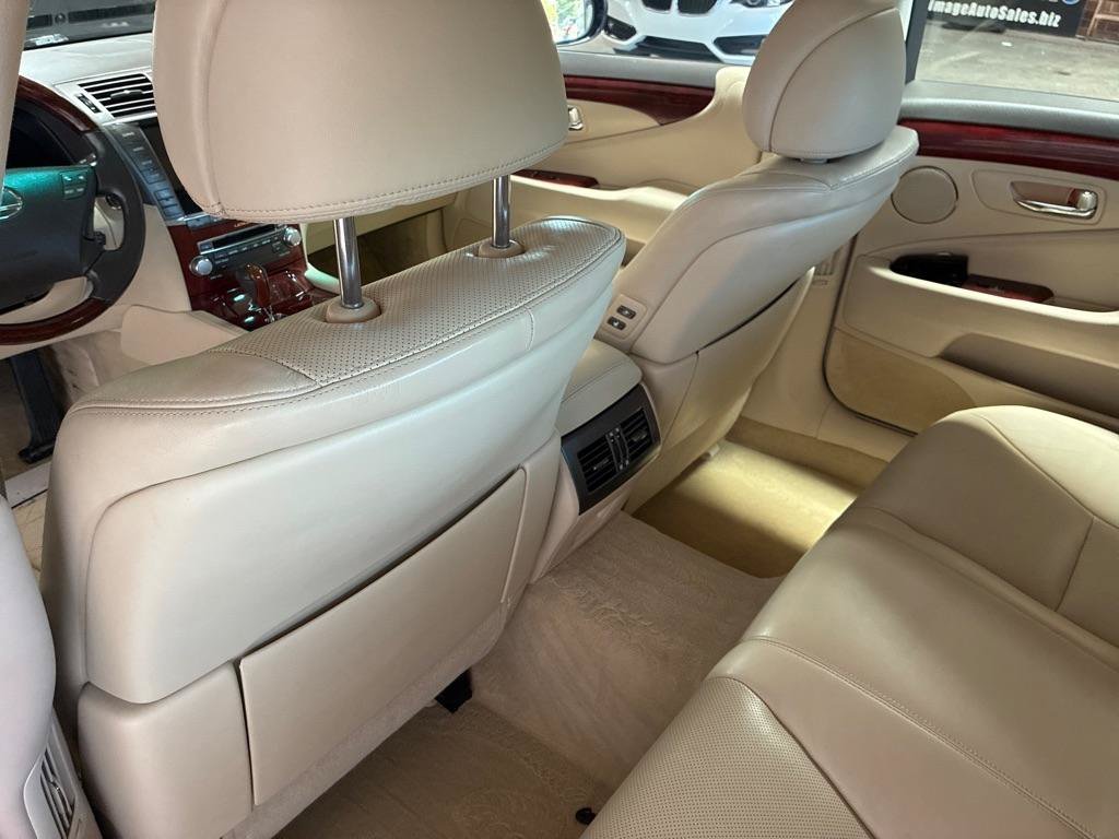 Used 2012 Lexus LS 460 w/ Comfort Pkg RWD image 19