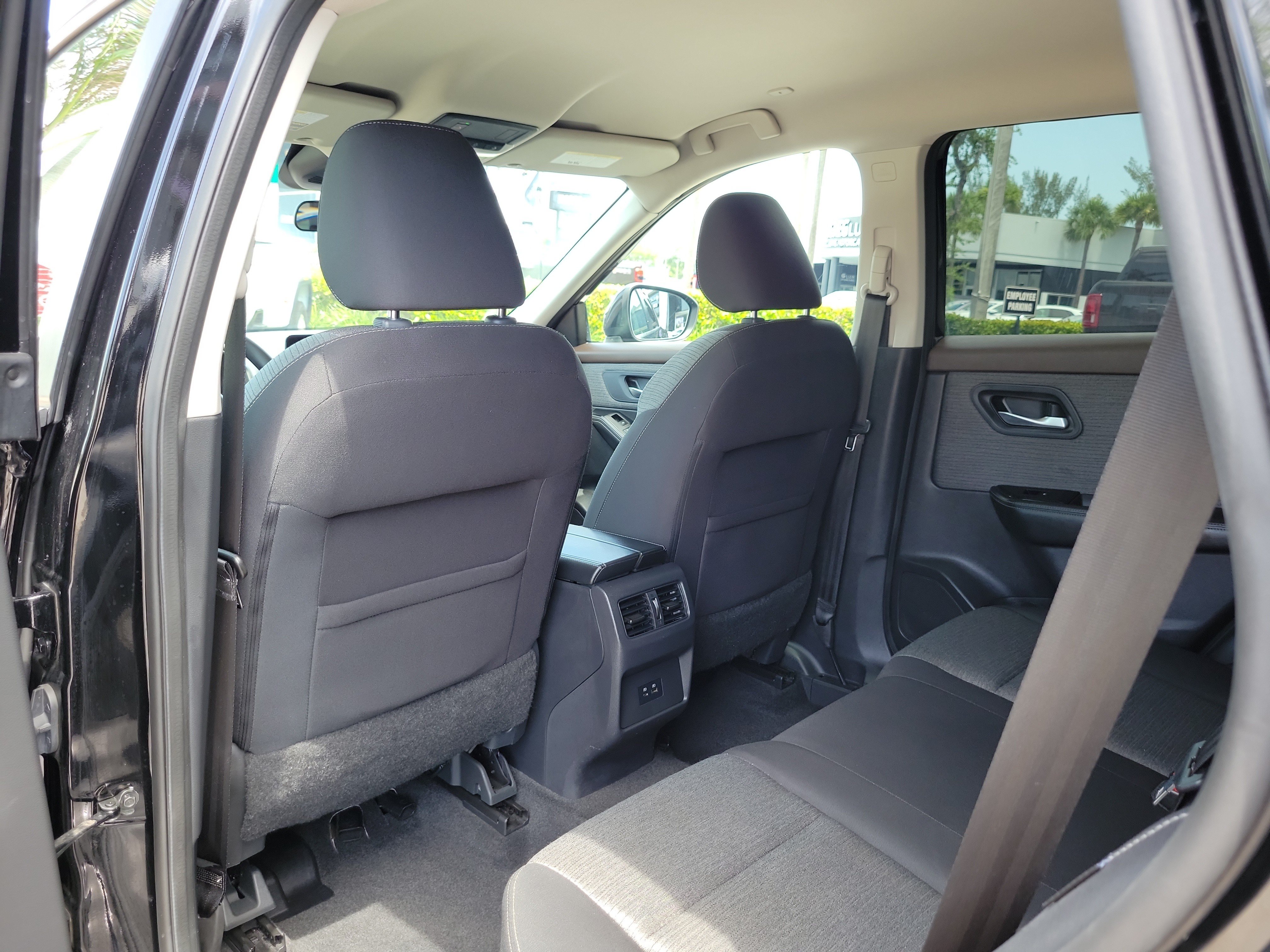Used 2022 Nissan Rogue SV FWD image 14