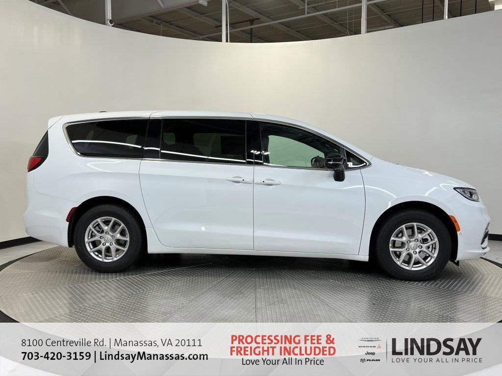 New 2026 Chrysler Pacifica Select FWD image 3