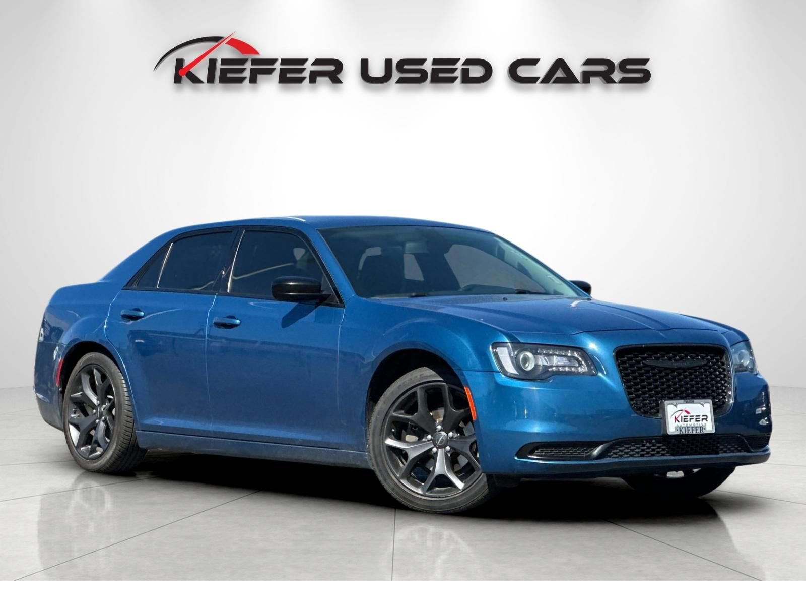 Used 2021 Chrysler 300 Touring w/ Sport Appearance Package image 2
