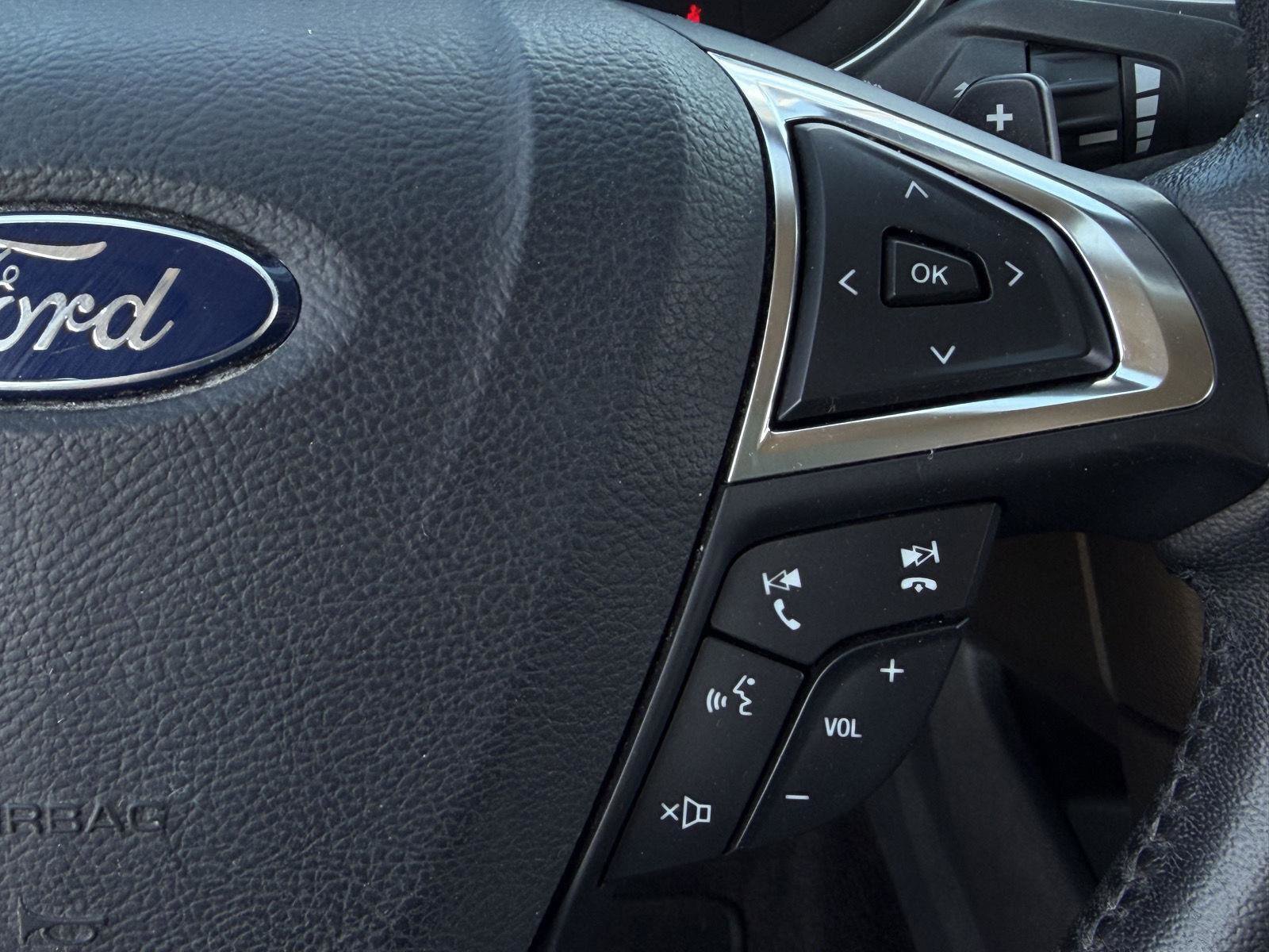 Used 2017 Ford Fusion SE w/ Fusion SE Technology Package image 18