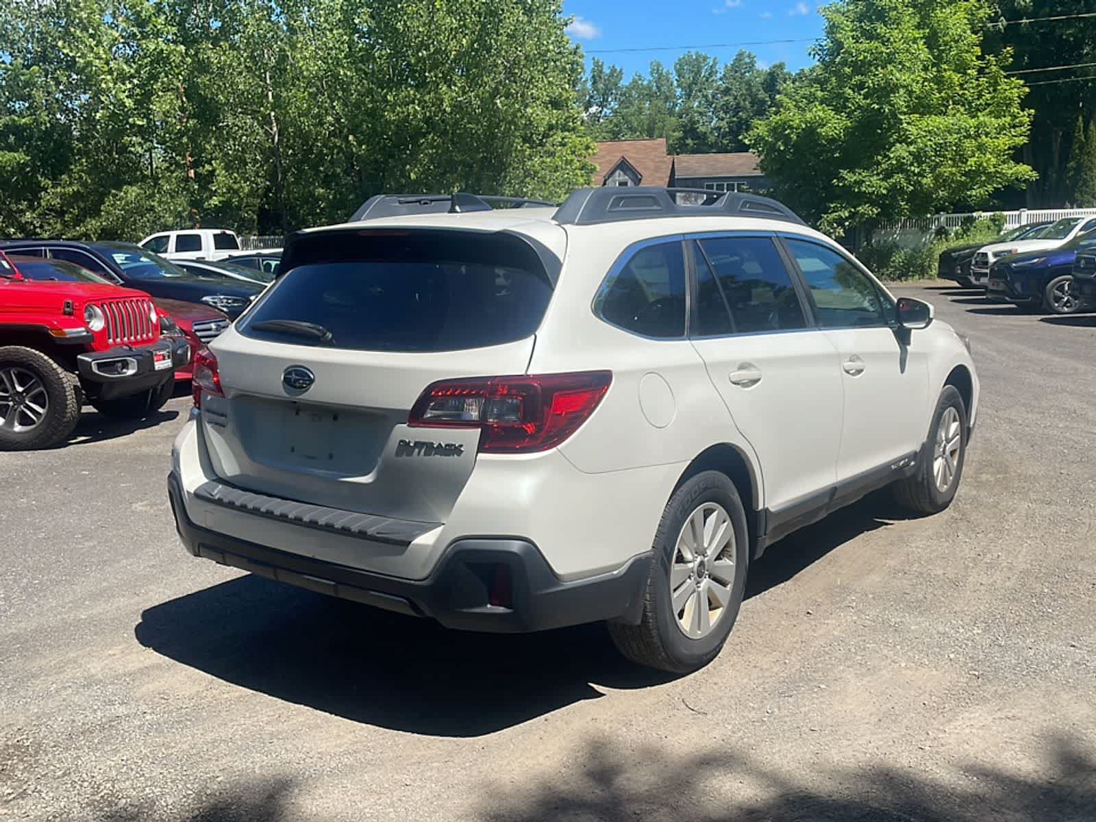 Used 2018 Subaru Outback 2.5i Premium AWD/4WD image 8