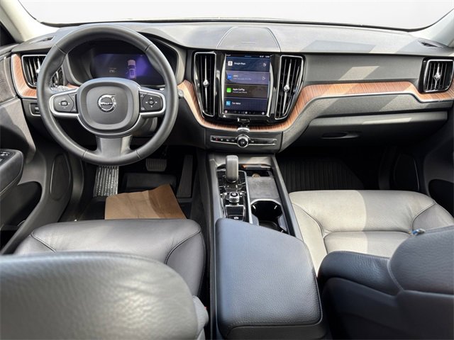 Used 2022 Volvo XC60 B5 Momentum w/ Advanced Package image 10