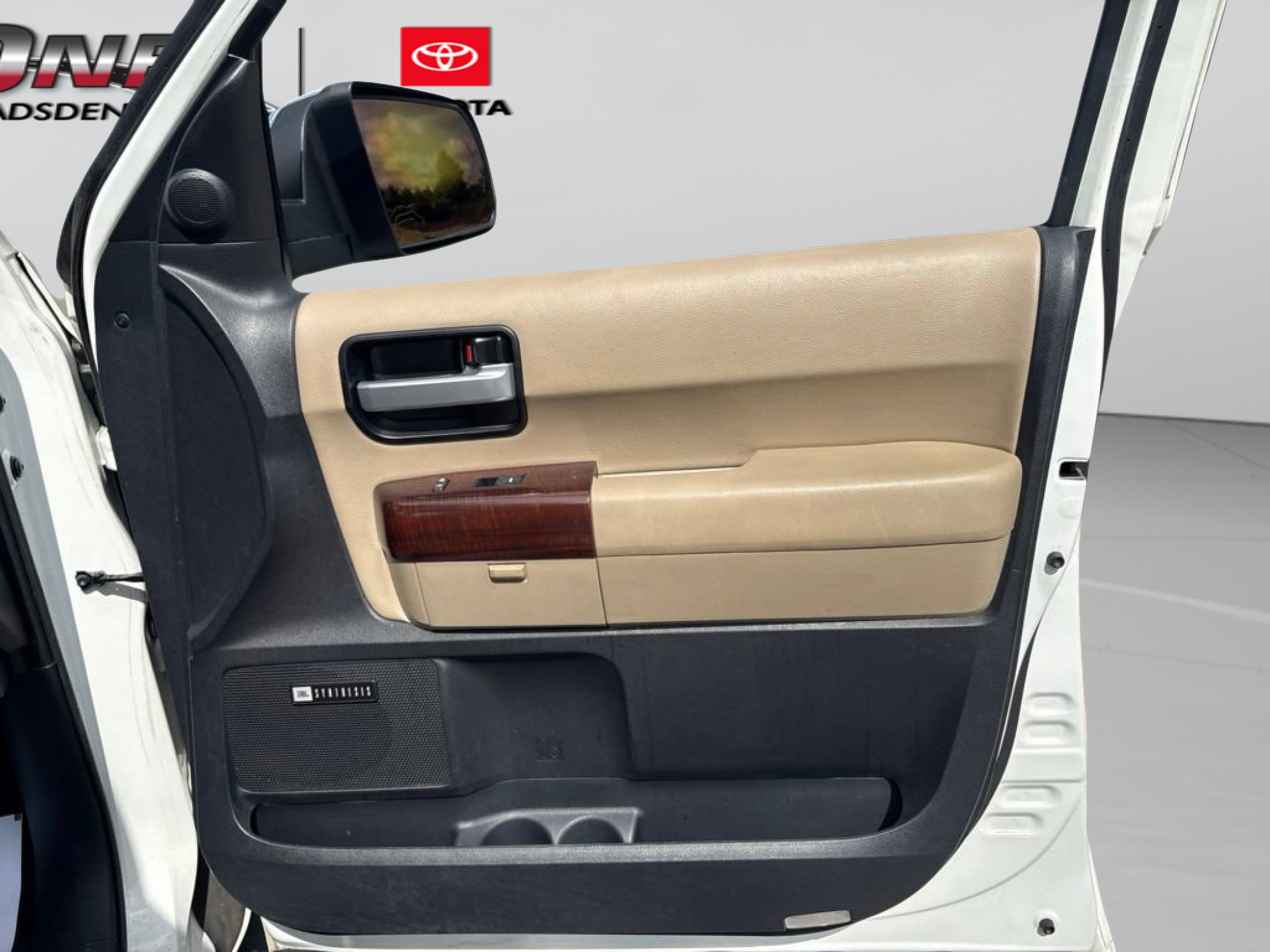 Used 2016 Toyota Sequoia Platinum RWD image 35