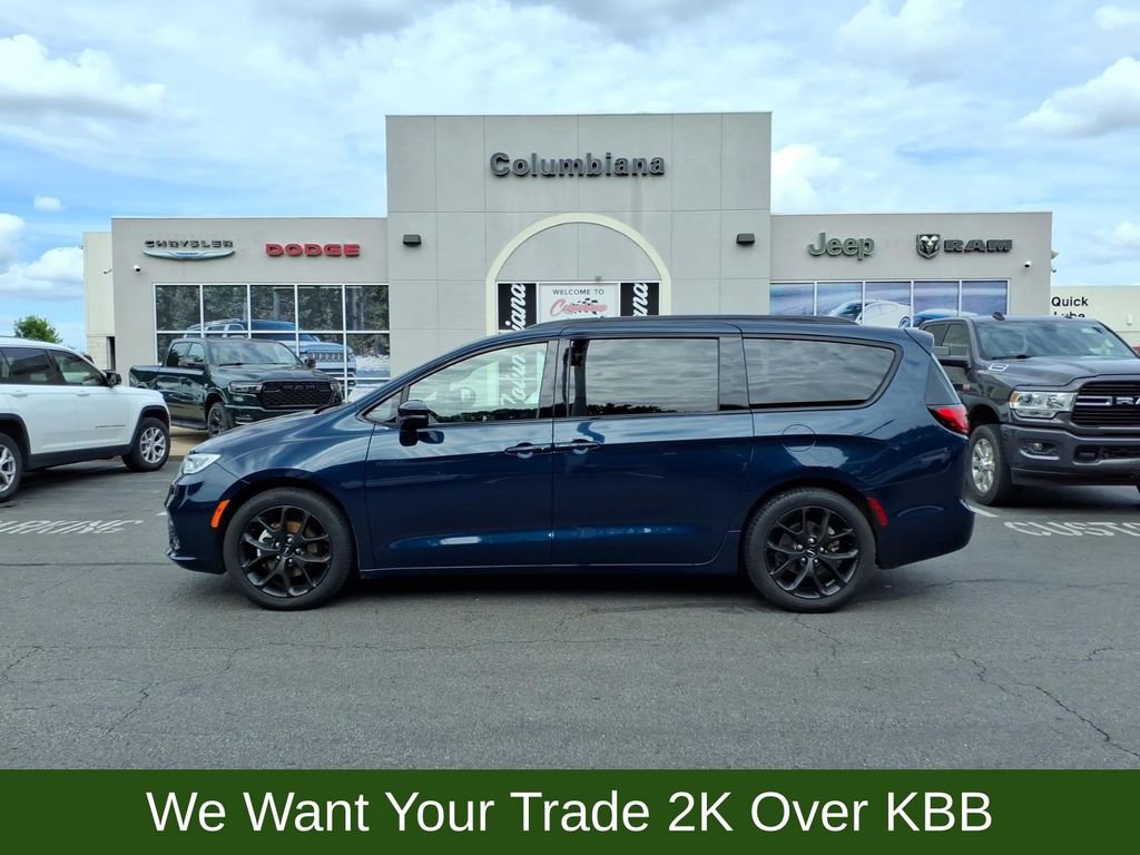 Used 2024 Chrysler Pacifica Limited w/ S Appearance Package FWD image 1