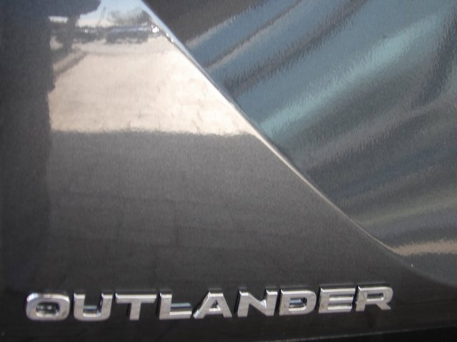 New 2025 Mitsubishi Outlander SEL image 8