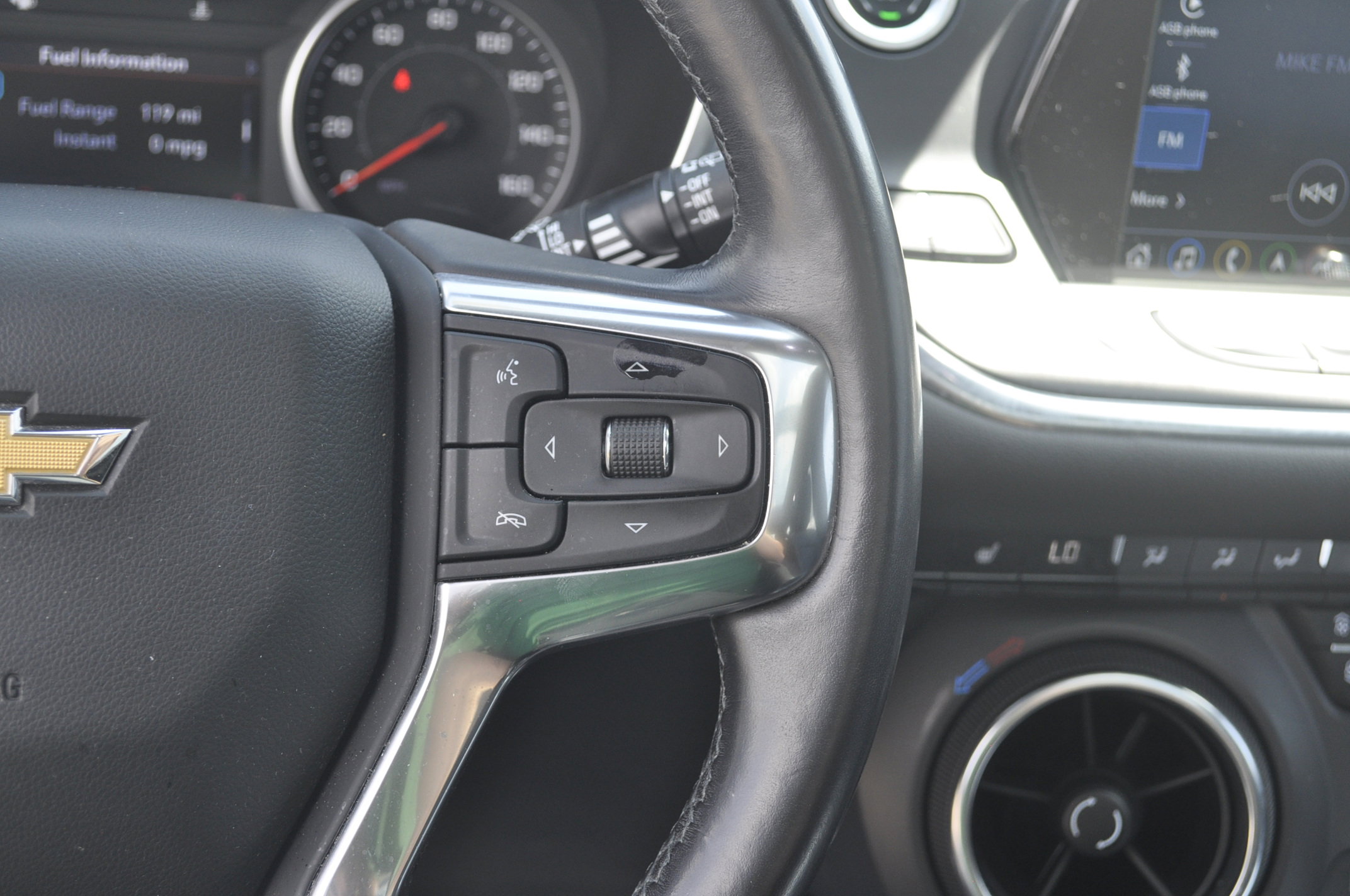 Used 2021 Chevrolet Blazer LT w/ Sound & Technology Package FWD image 21