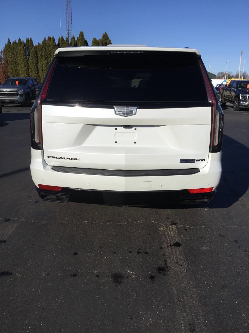 Used 2022 Cadillac Escalade ESV Sport Platinum w/ LPO, ONYX Package image 4