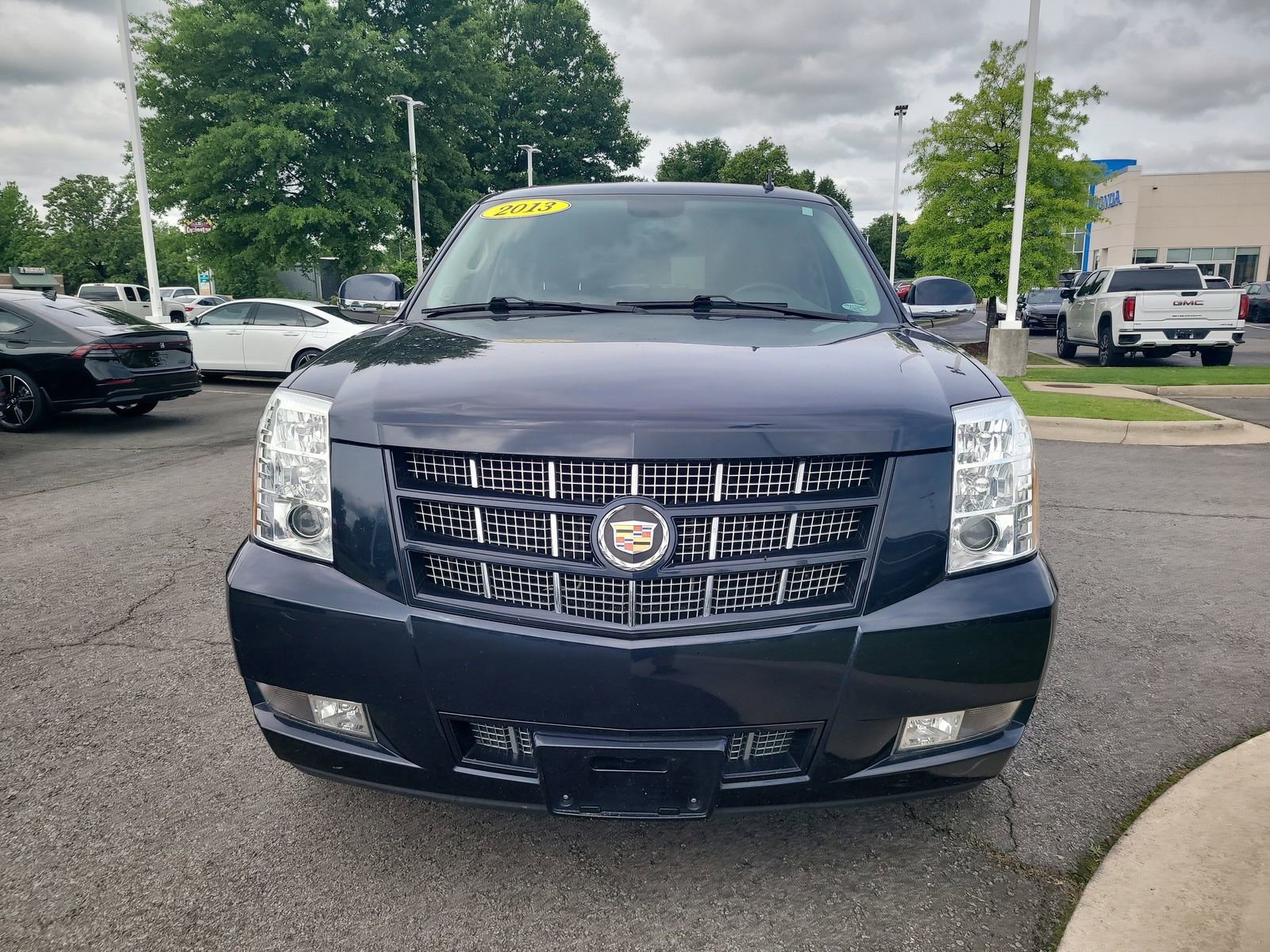 Used 2013 Cadillac Escalade Premium RWD image 8