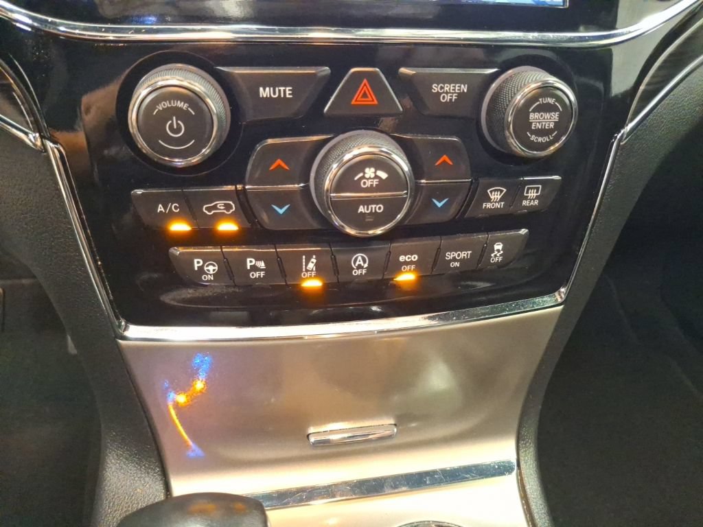 Used 2020 Jeep Grand Cherokee Limited AWD/4WD image 27
