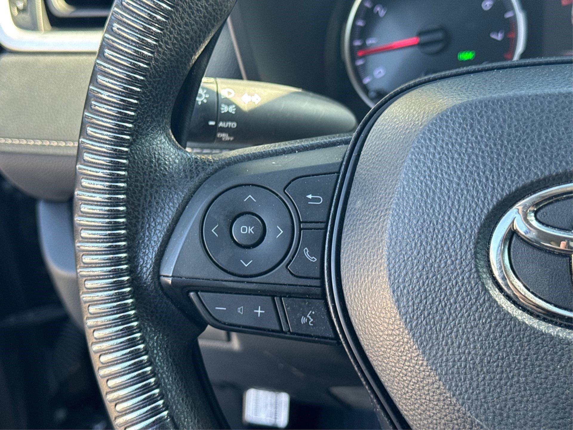 Used 2022 Toyota RAV4 XLE image 32