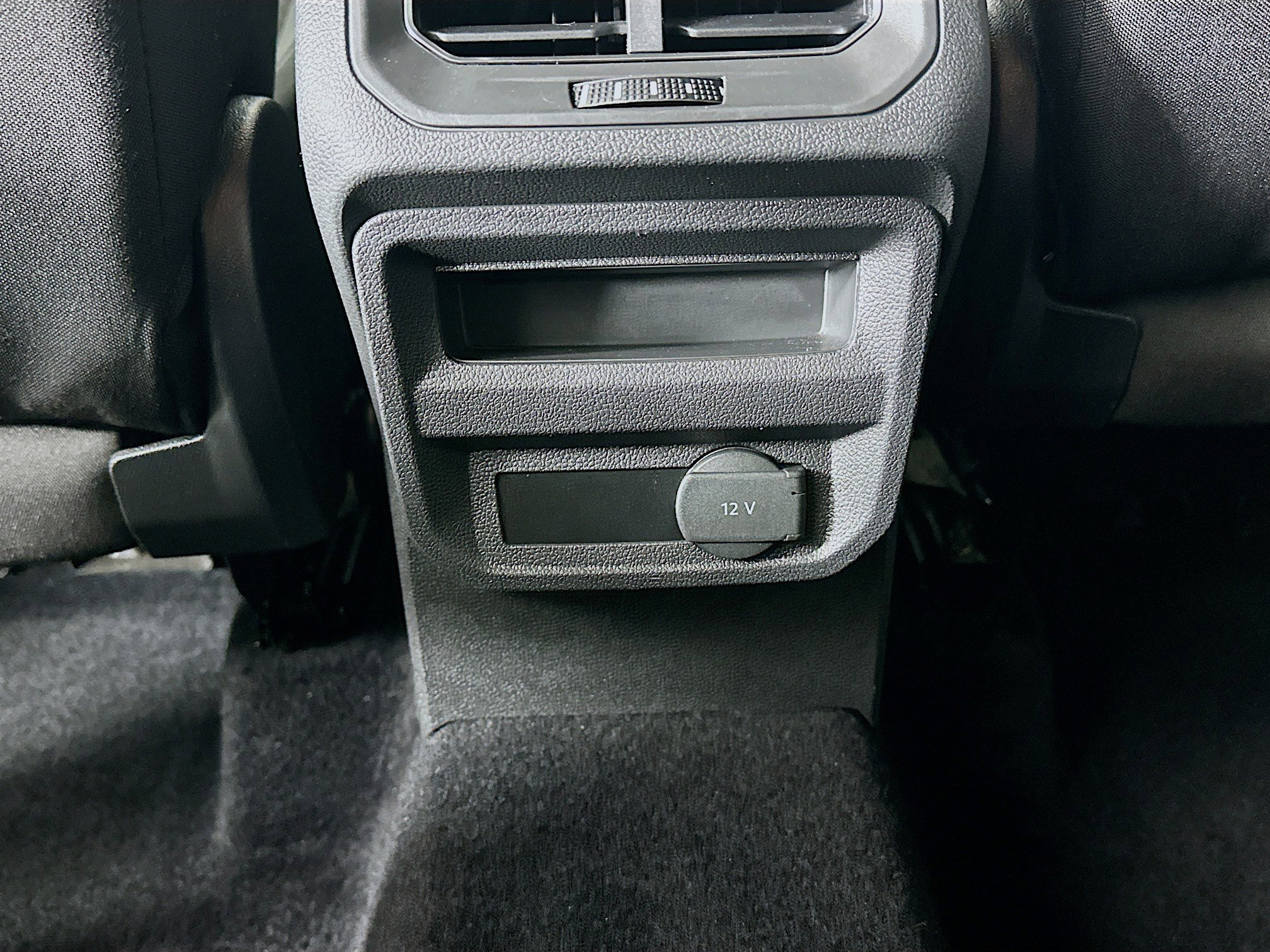 Used 2018 Volkswagen Tiguan S image 30