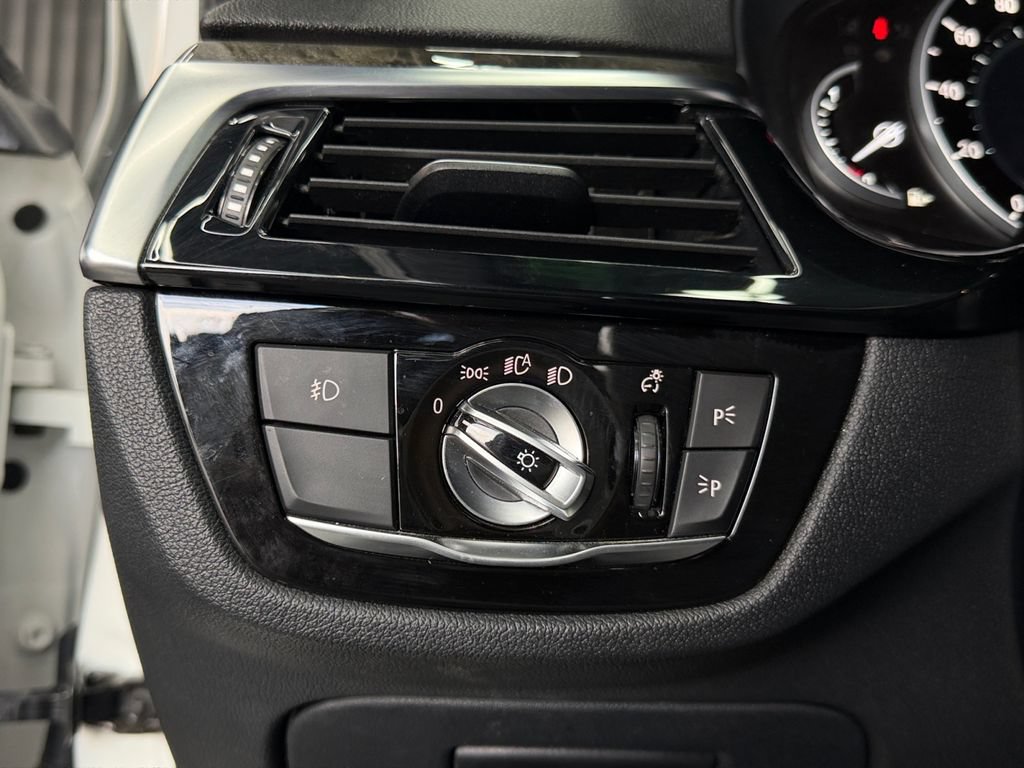Used 2019 BMW 530i w/ M Sport Package RWD image 18