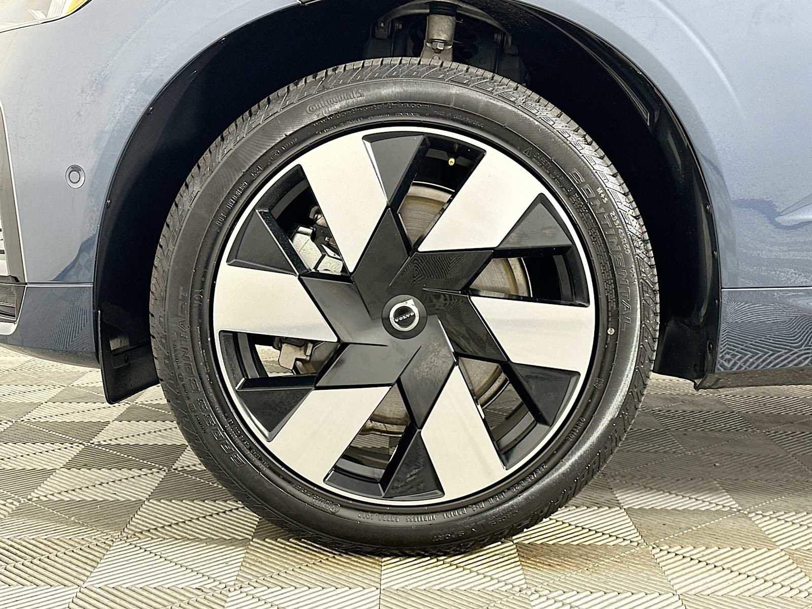 Certified 2025 Volvo XC60 T8 Plus w/ Protection Package Premier image 29