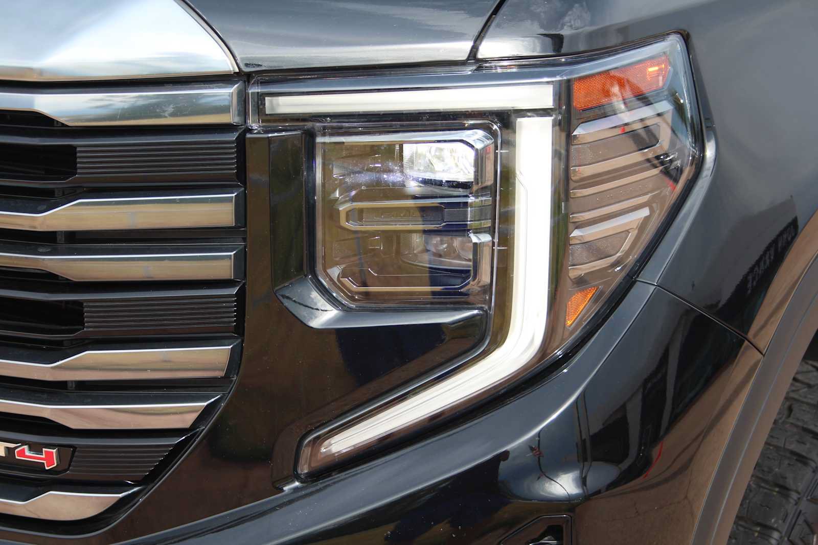 Used 2024 GMC Sierra 1500 AT4 w/ AT4 Premium Package AWD/4WD image 6