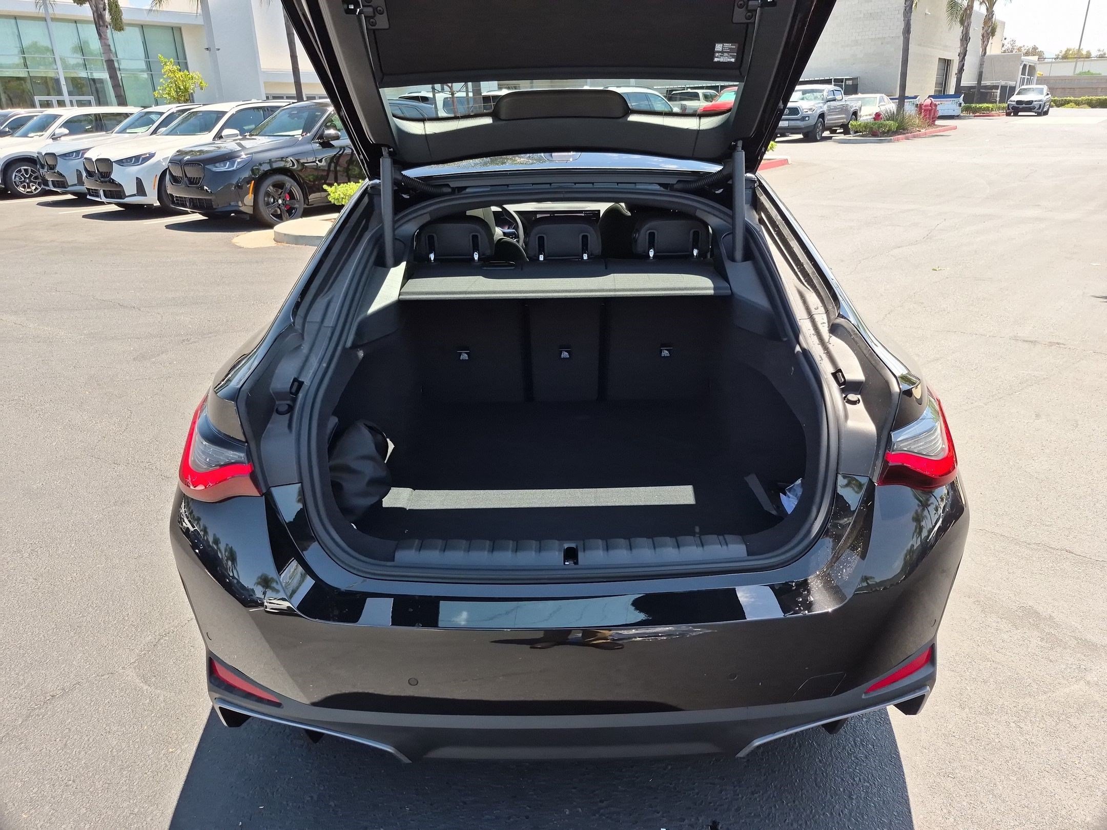 New 2026 BMW i4 eDrive40 w/ Parking Assistance Package RWD image 33