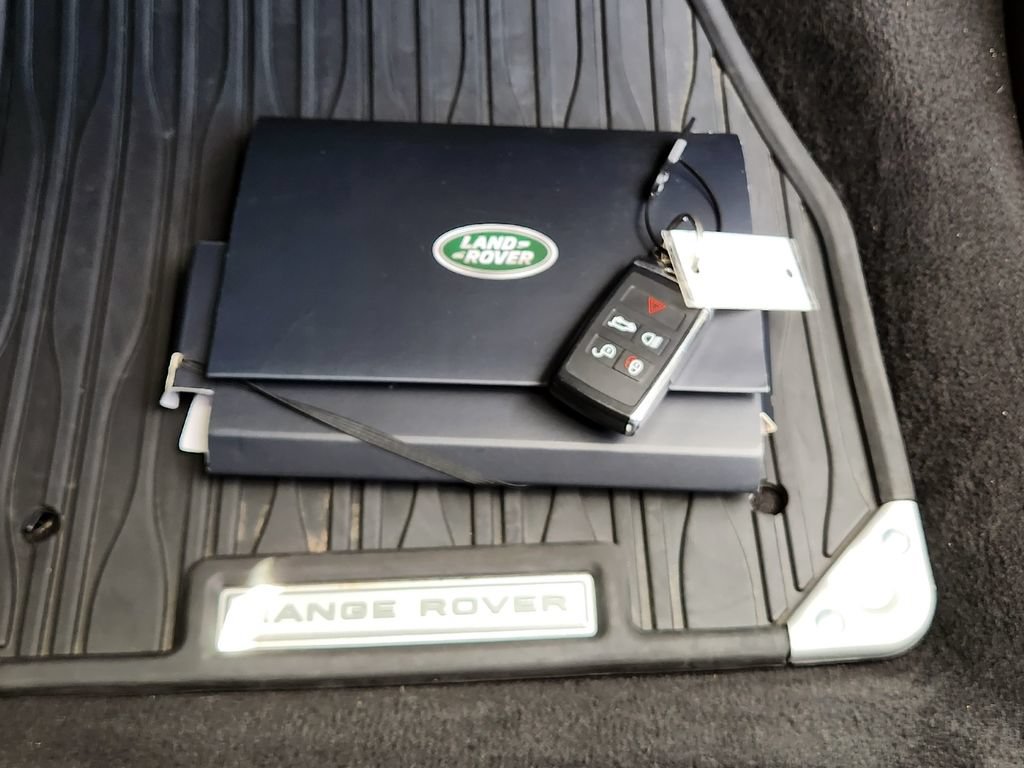 Used 2023 Land Rover Range Rover Evoque R-Dynamic SE AWD/4WD image 33