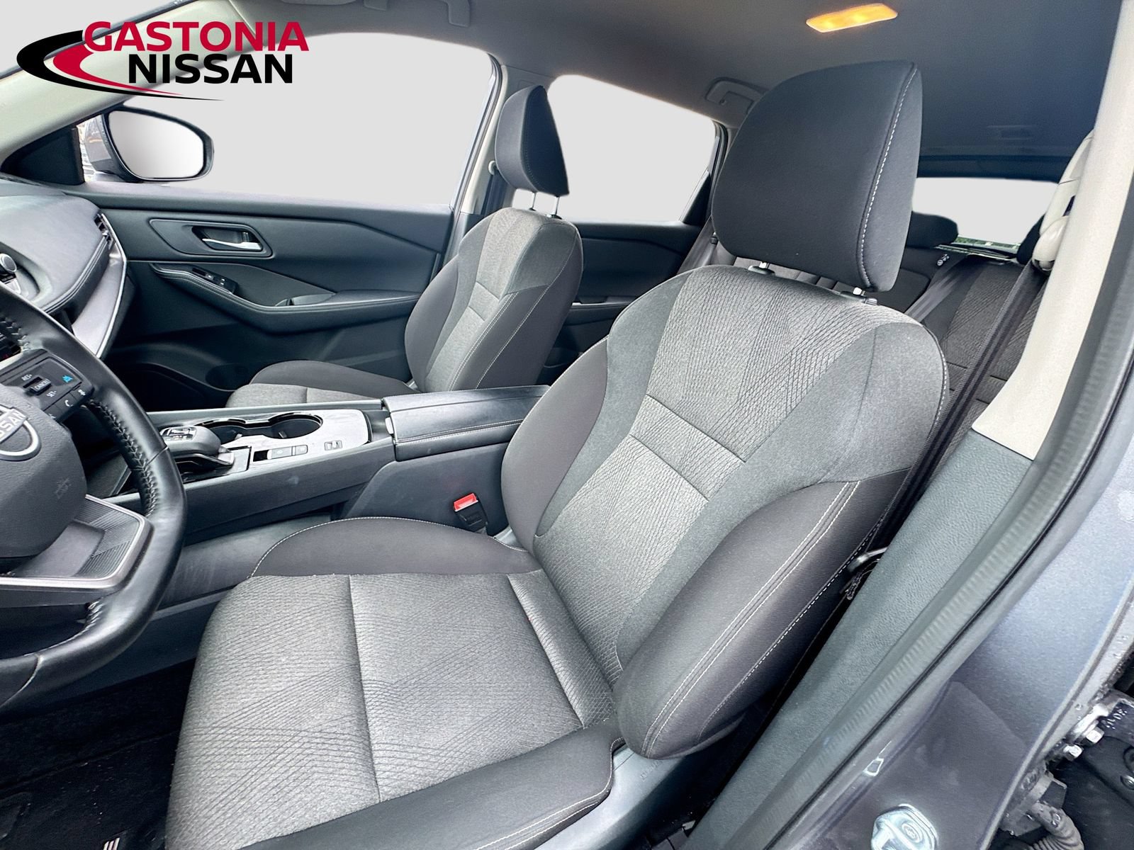 Used 2025 Nissan Rogue SV FWD image 27