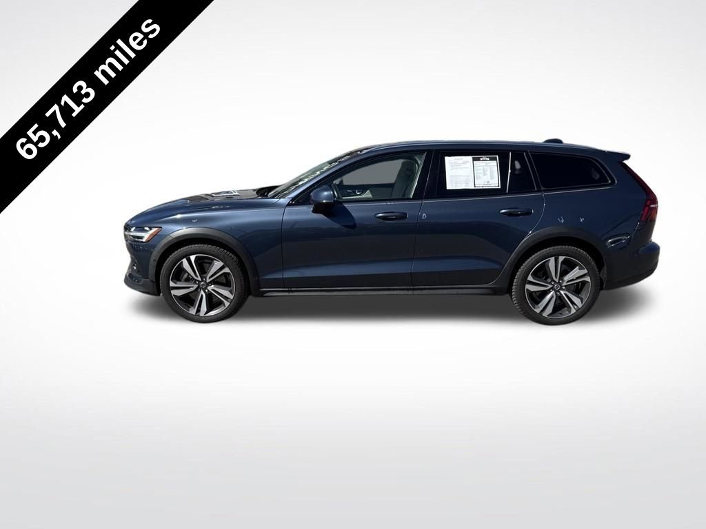 Used 2023 Volvo V60 B5 Cross Country Plus w/ Climate Package image 2