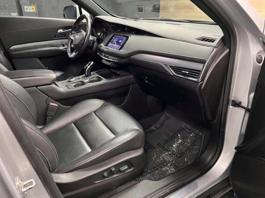 Used 2021 Cadillac XT4 Premium Luxury AWD/4WD image 9