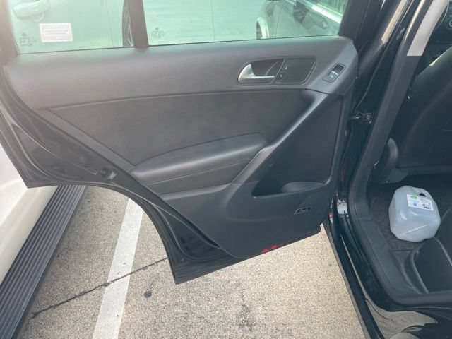 Used 2017 Volkswagen Tiguan SEL FWD image 30