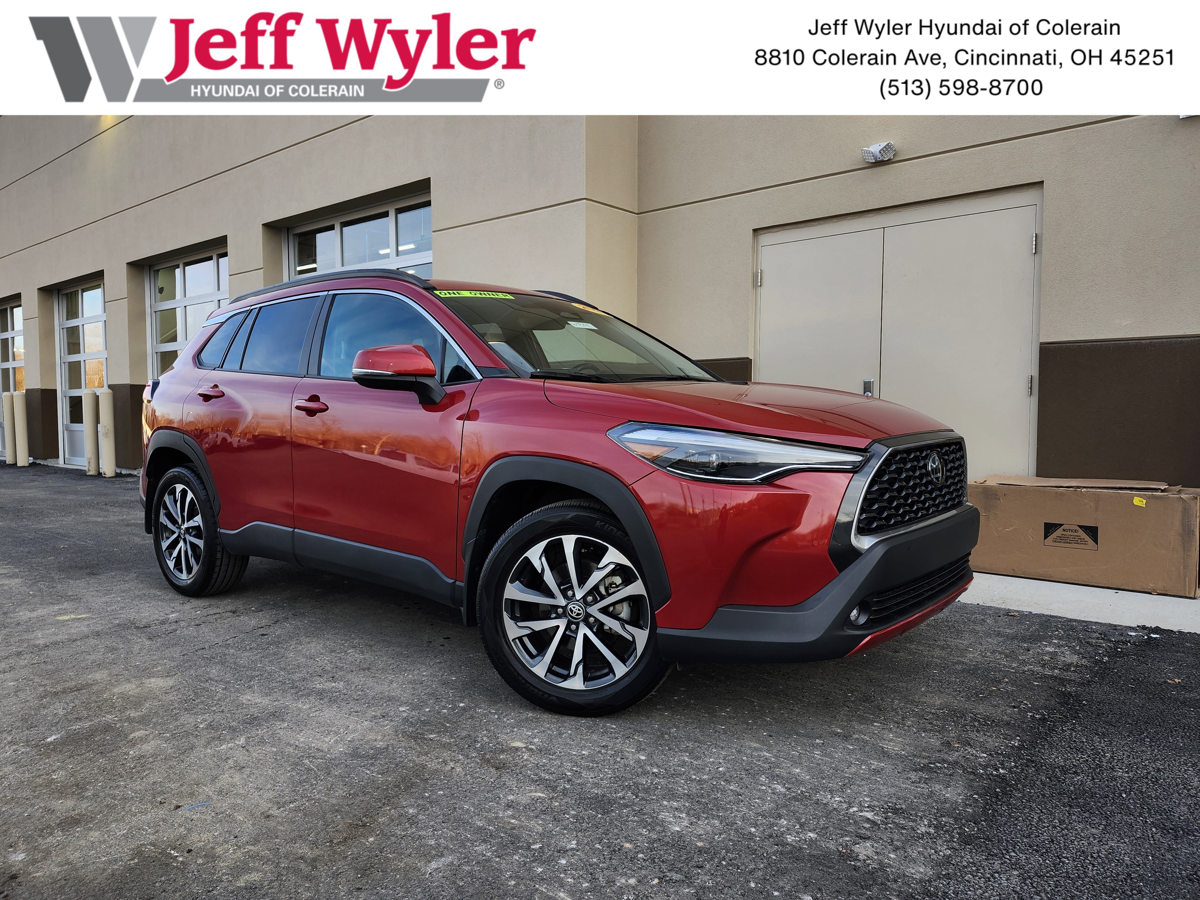 Used 2023 Toyota Corolla Cross XLE image 1