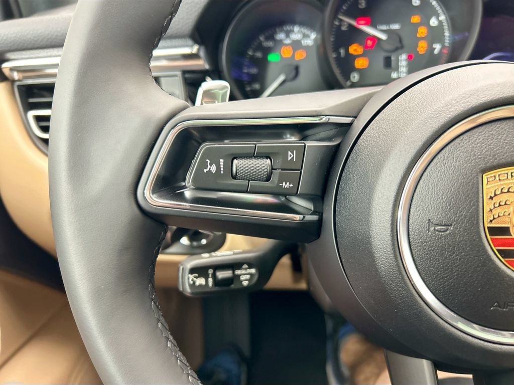 Used 2026 Porsche Macan AWD/4WD image 14