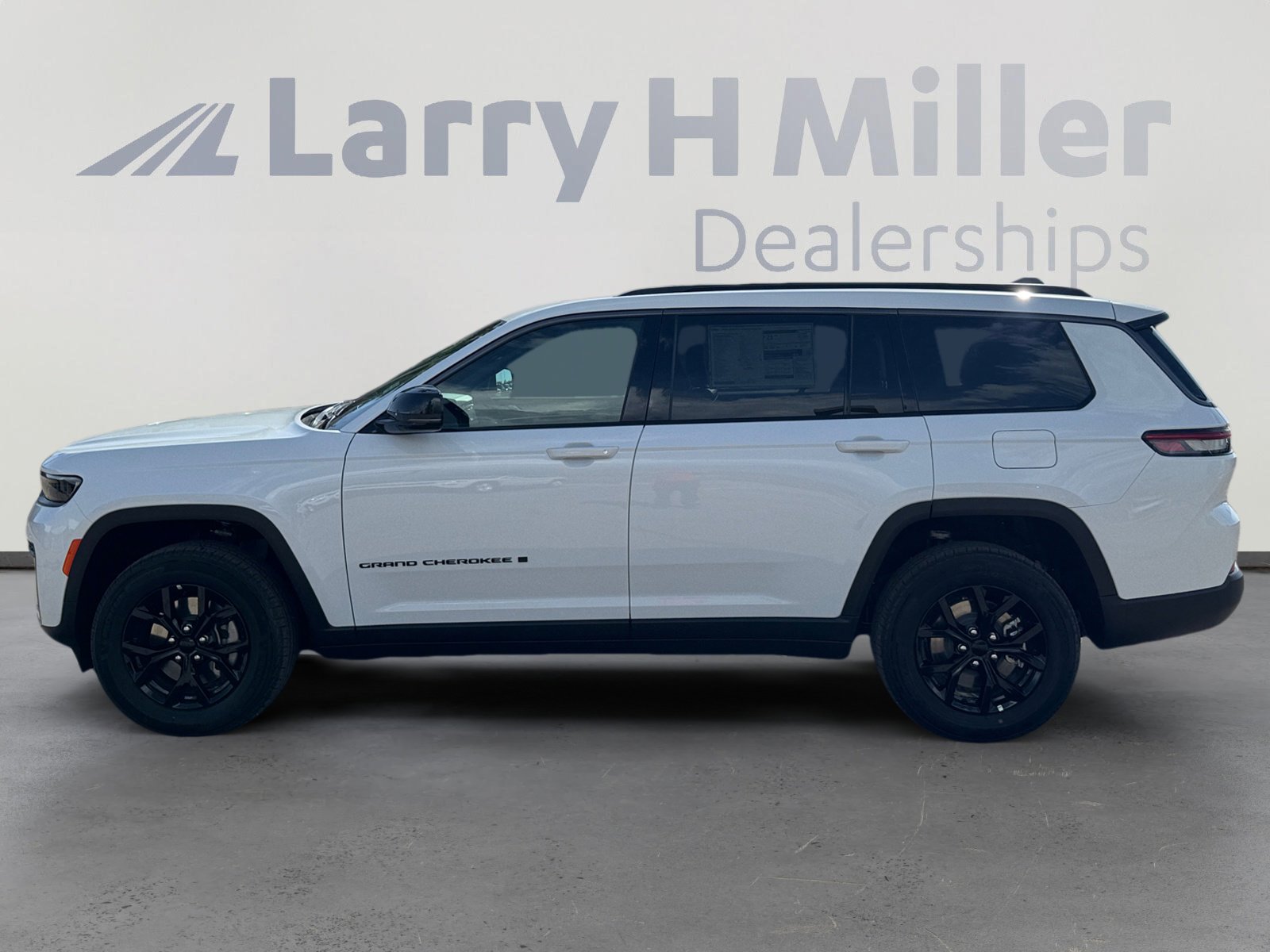 New 2026 Jeep Grand Cherokee L 2WD image 2