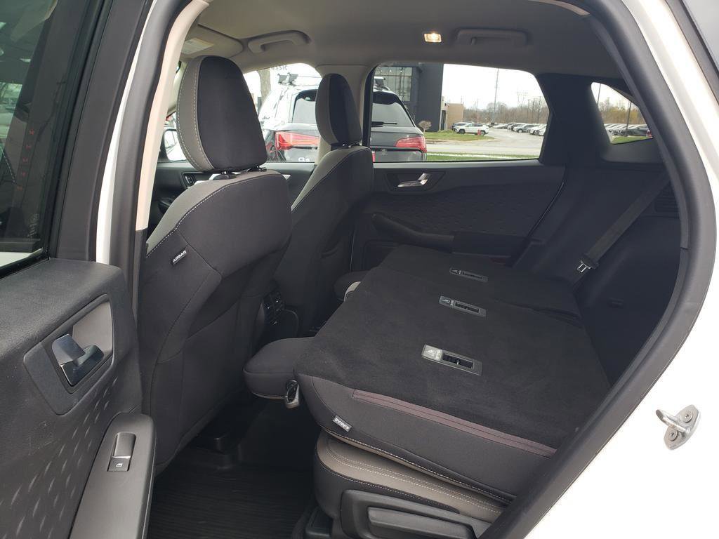 Used 2020 Ford Escape SE image 18