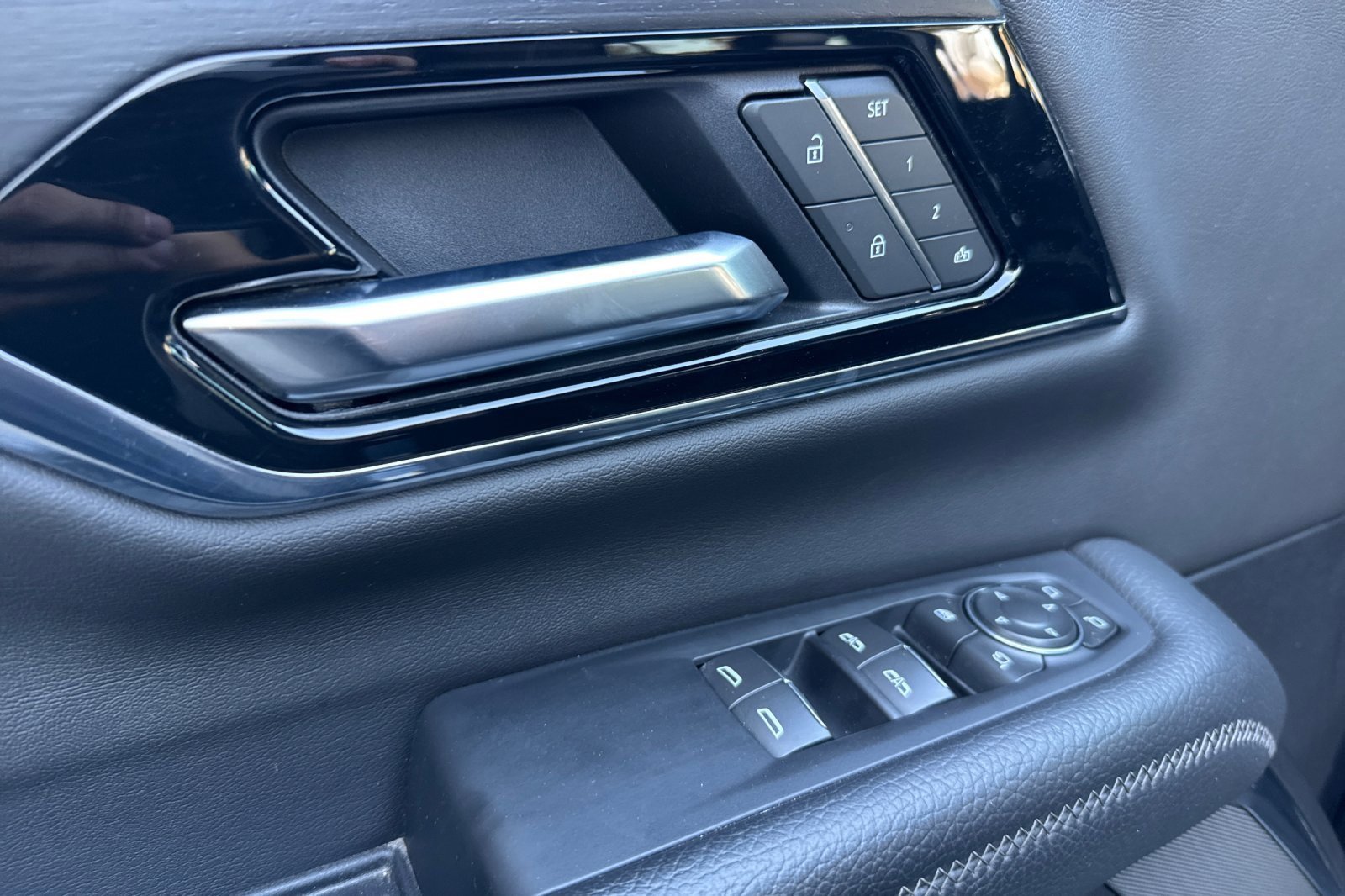 Used 2025 GMC Yukon Denali image 12