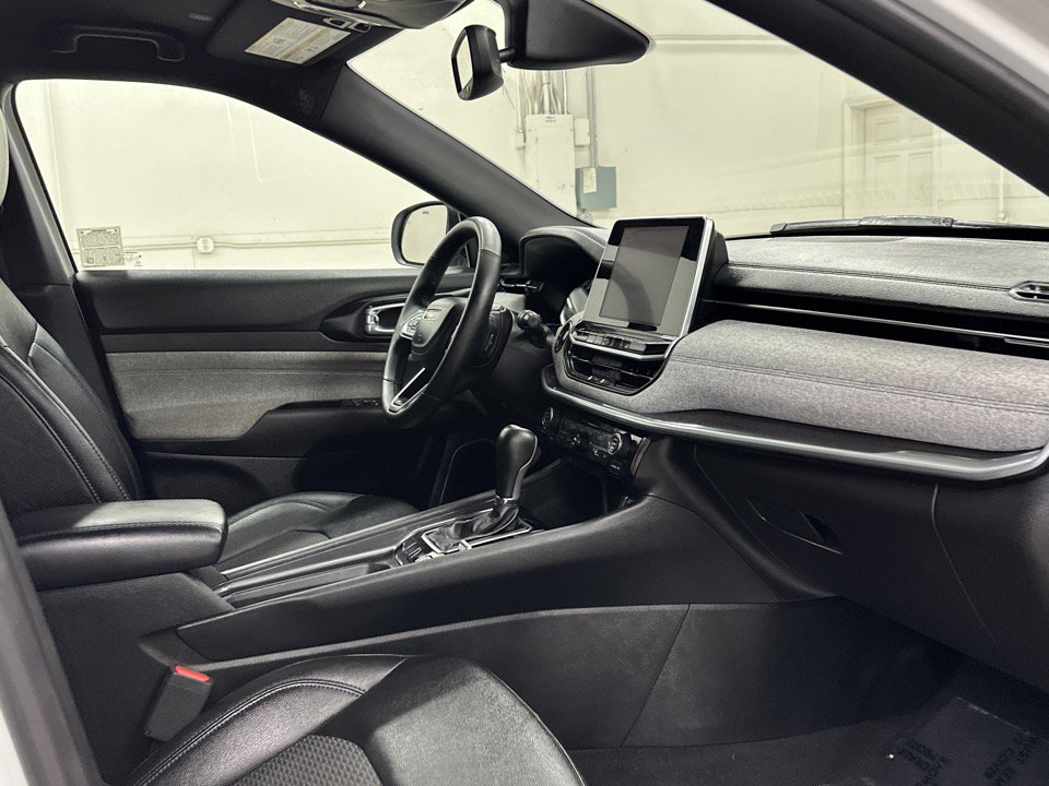 Used 2025 Jeep Compass Latitude w/ Convenience Group image 22