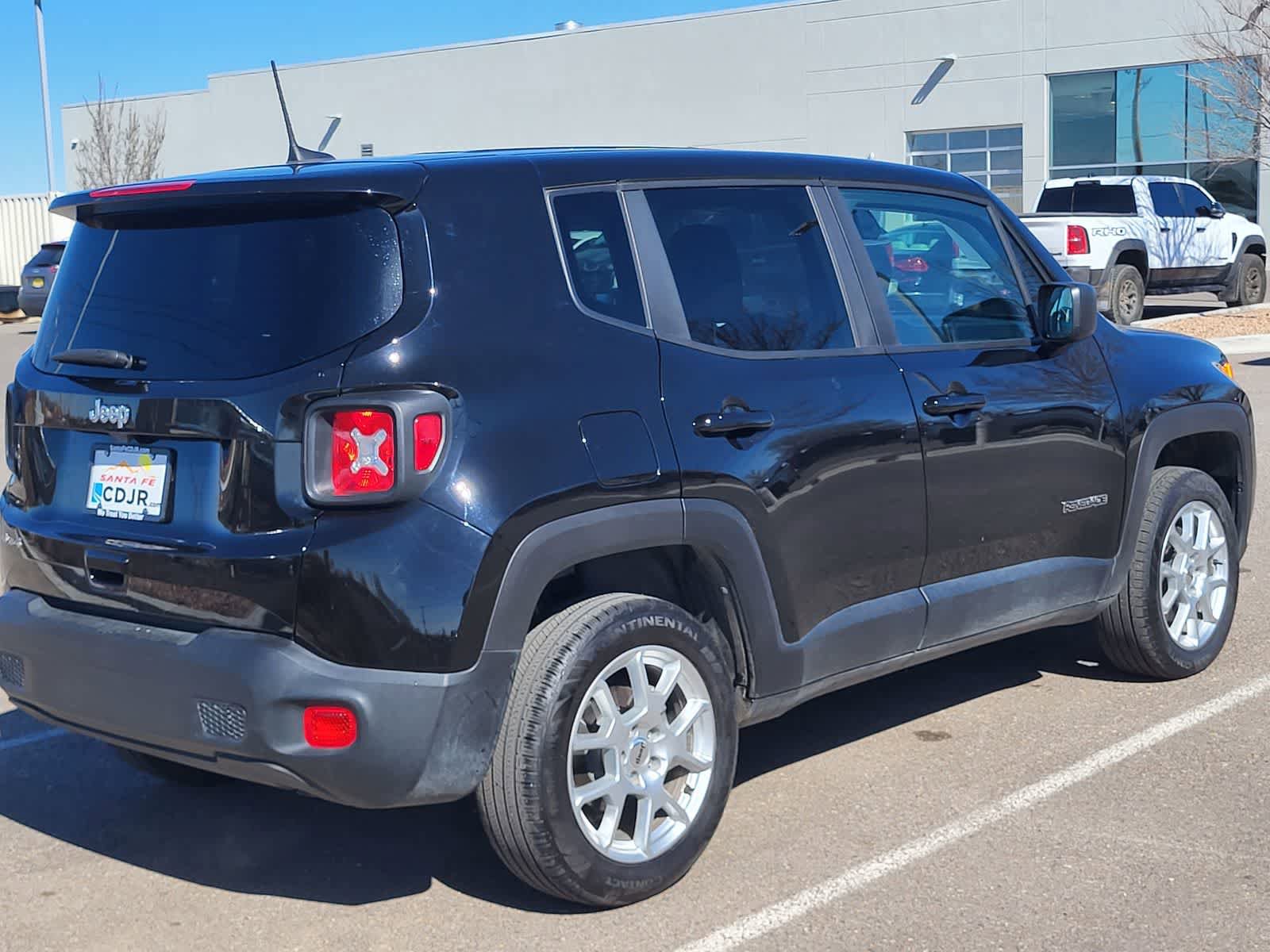 Used 2023 Jeep Renegade Latitude AWD/4WD image 5