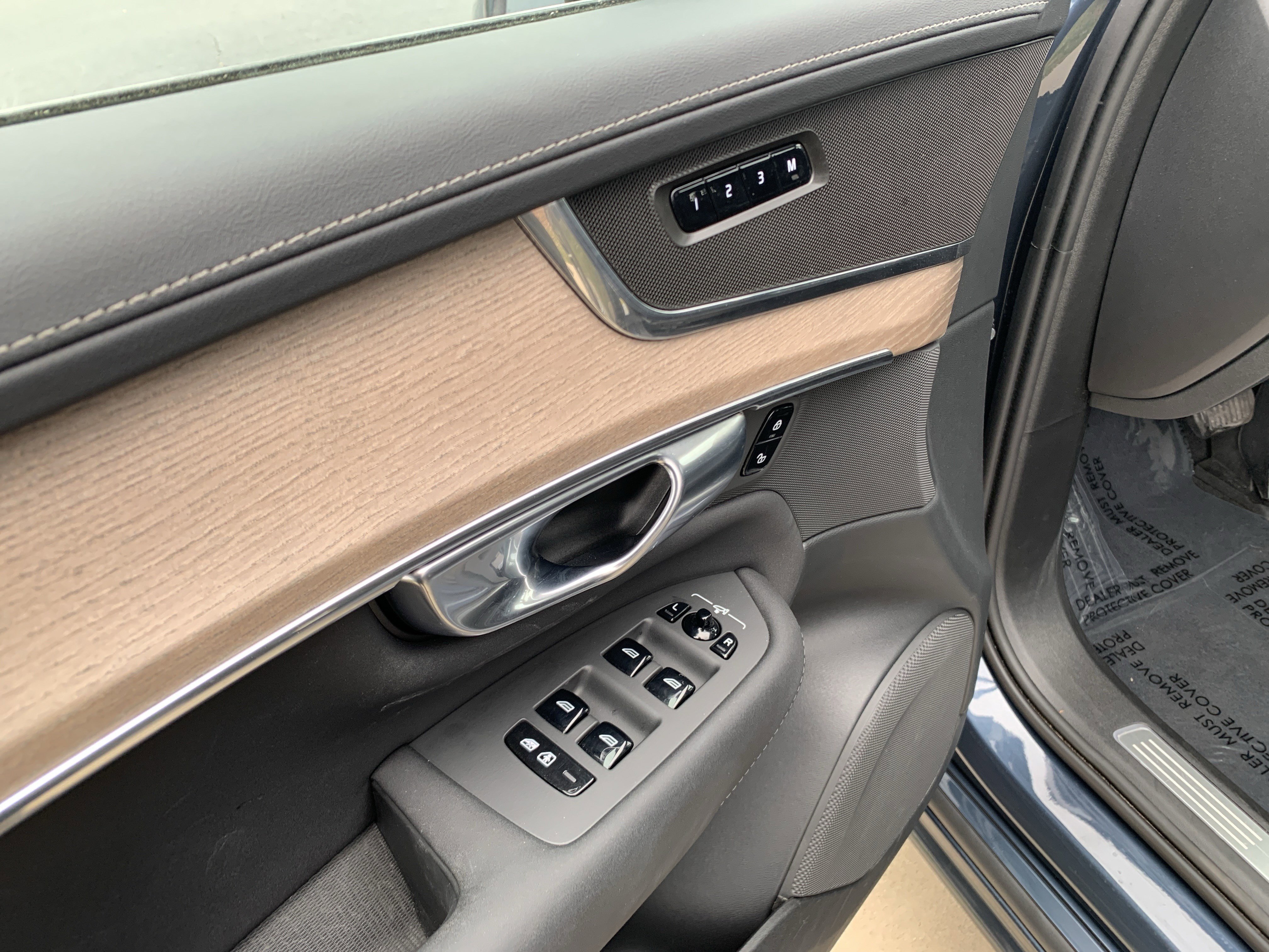 Used 2025 Volvo XC90 B6 Plus image 15