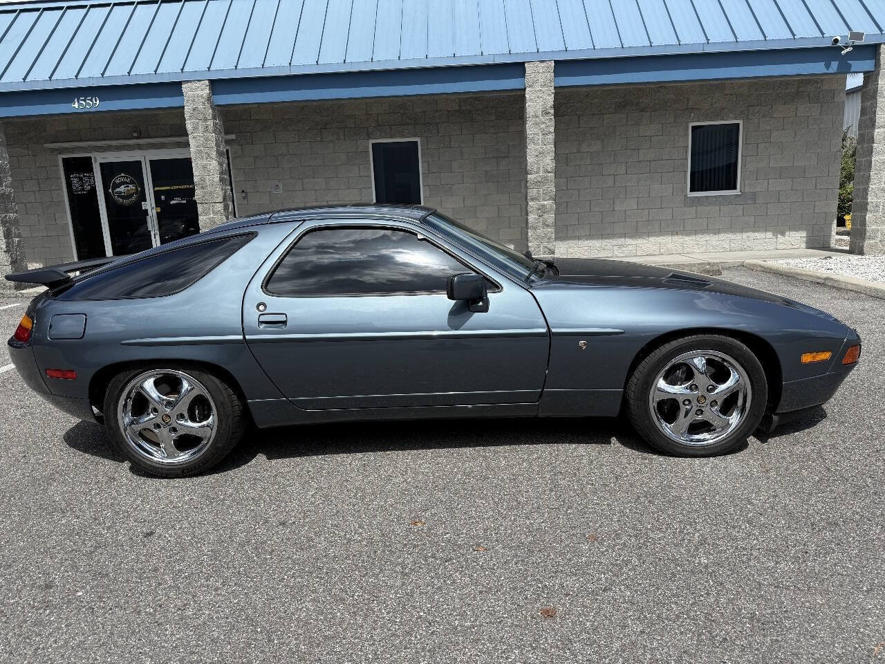 Used 1988 Porsche 928 S4 RWD image 8