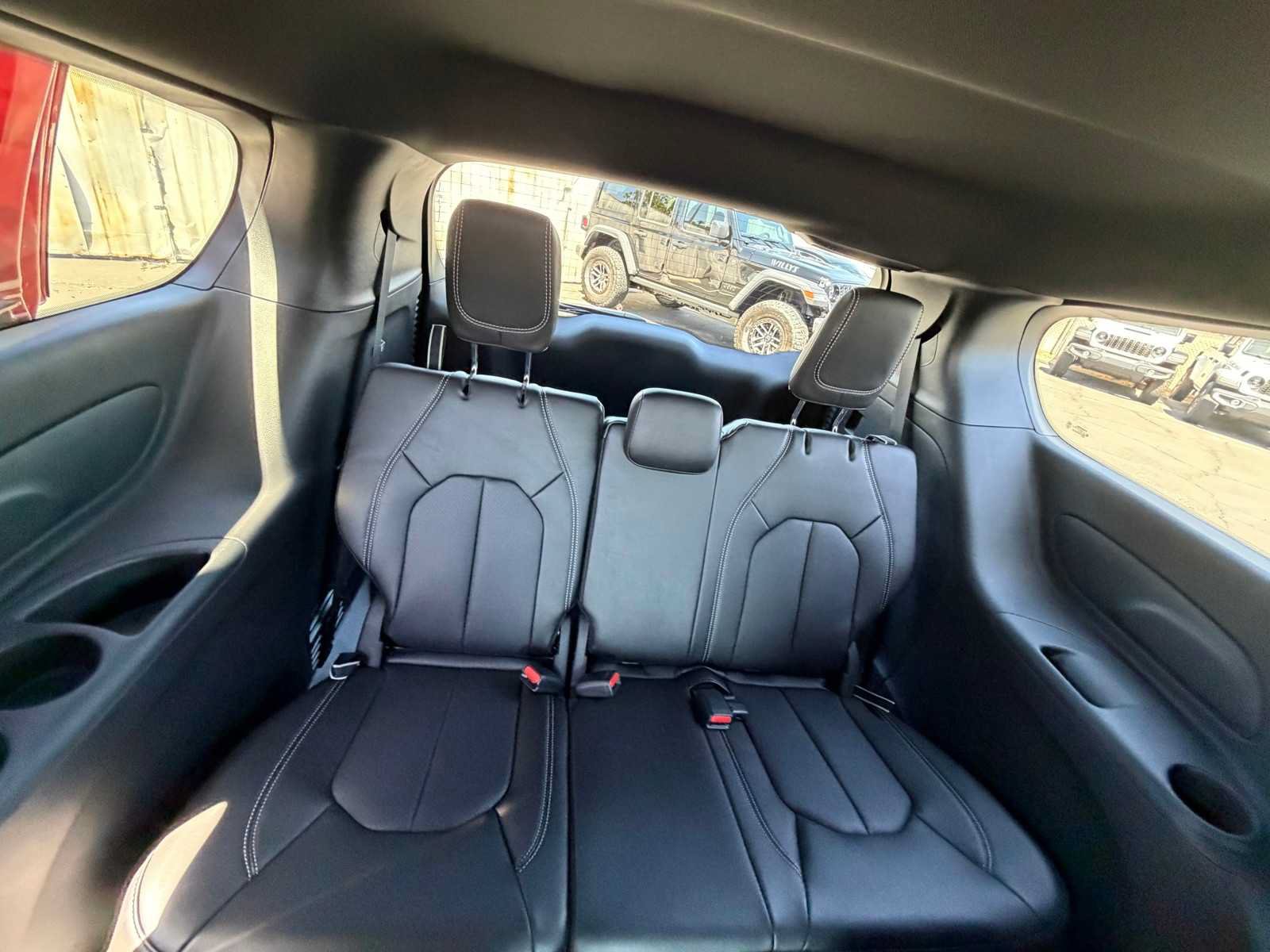 New 2026 Chrysler Pacifica Select AWD/4WD image 25