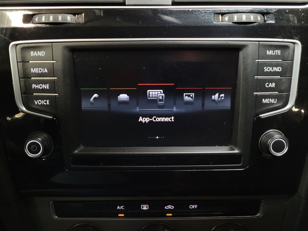 Used 2016 Volkswagen Golf S FWD image 25