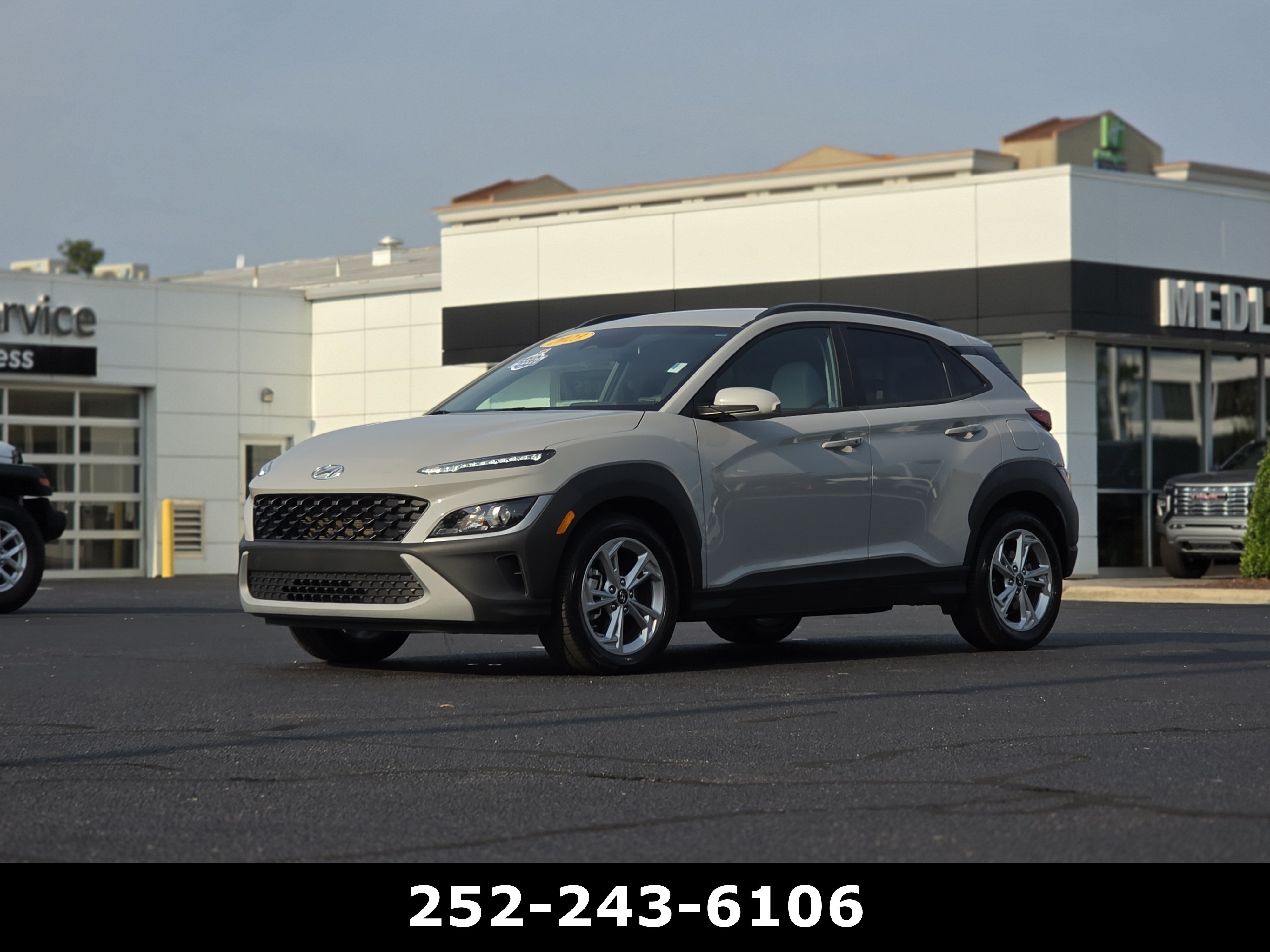 Used 2023 Hyundai Kona SEL AWD/4WD image 3