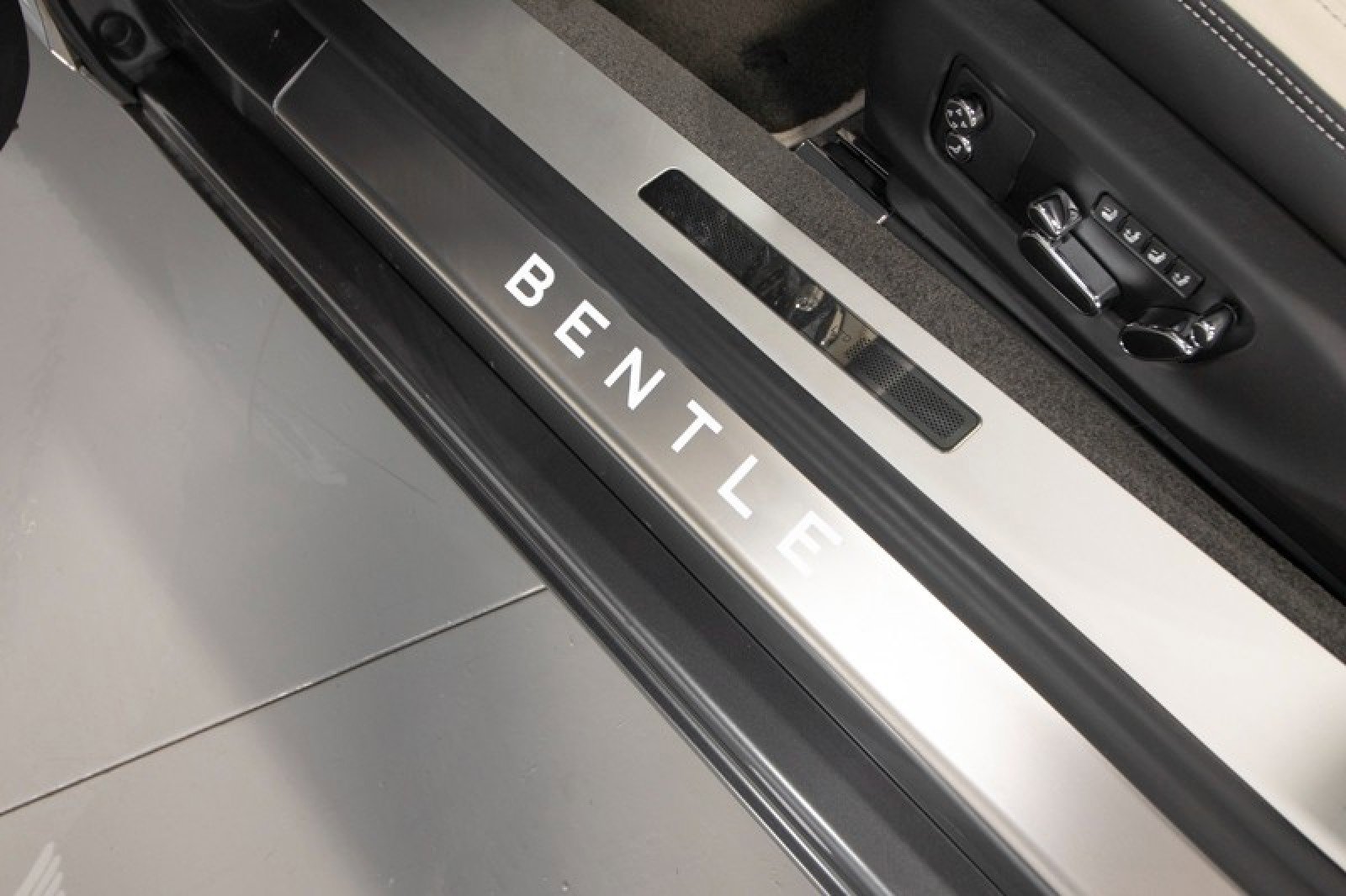 Used 2021 Bentley Continental GT image 38