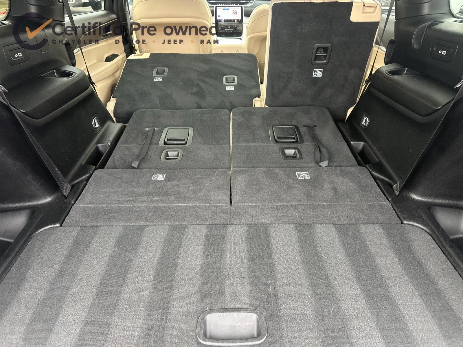 Used 2023 Jeep Grand Cherokee L Limited AWD/4WD image 17