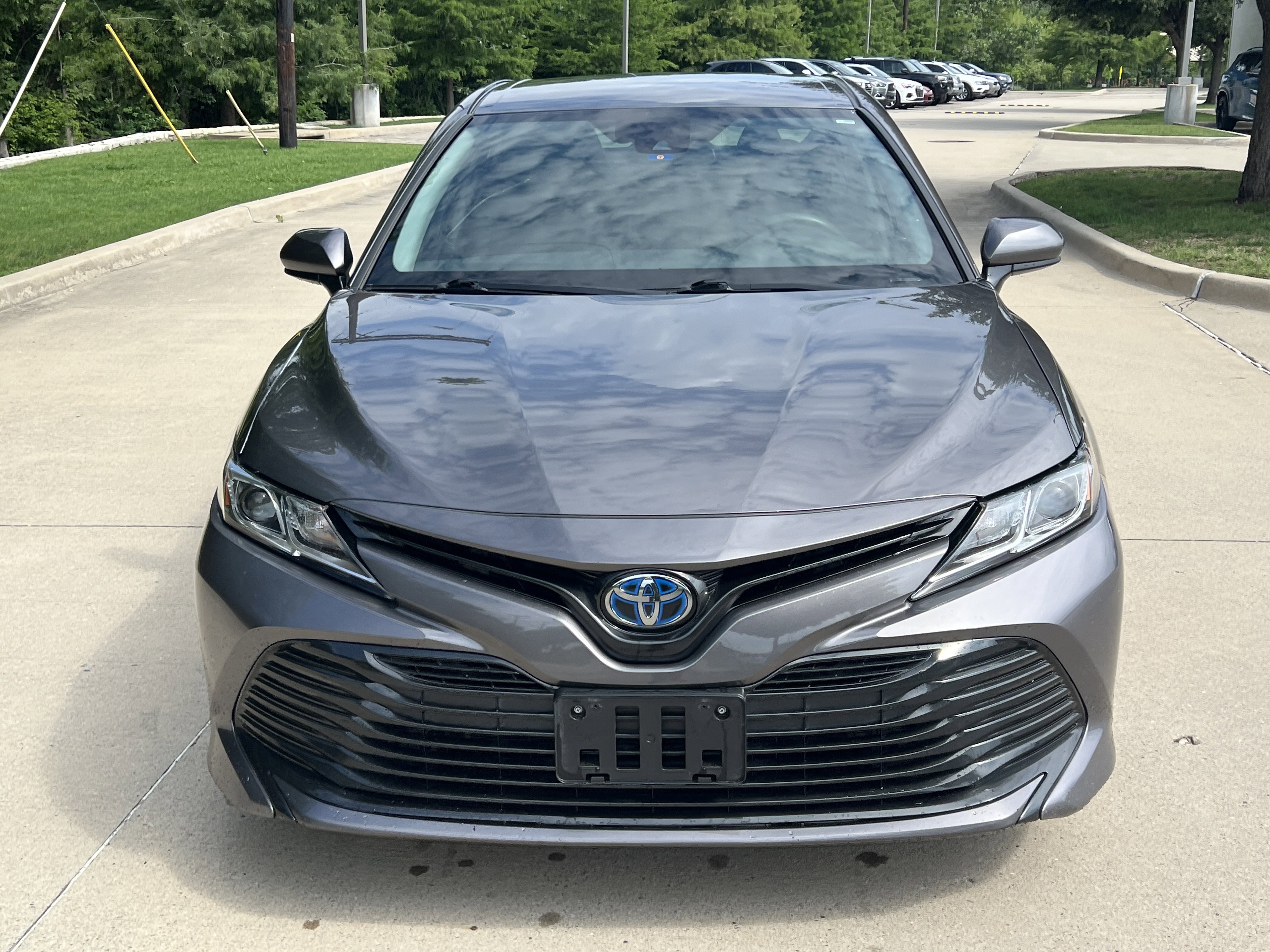 Used 2020 Toyota Camry LE FWD image 3
