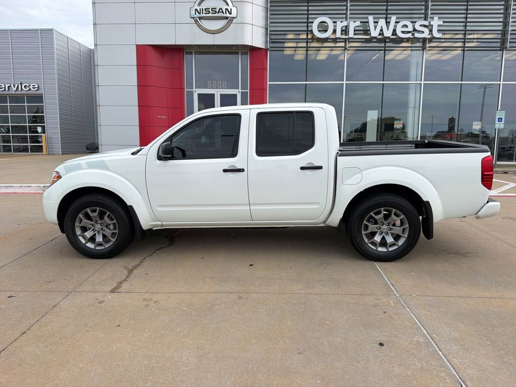 Used 2020 Nissan Frontier SV RWD image 2