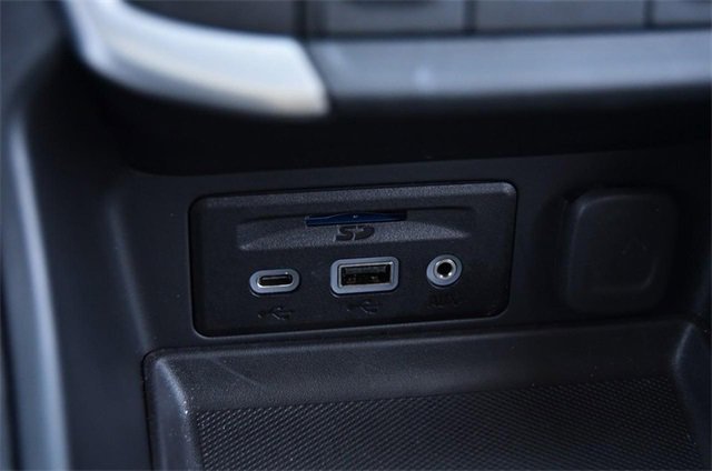 Used 2024 GMC Terrain SLT image 17