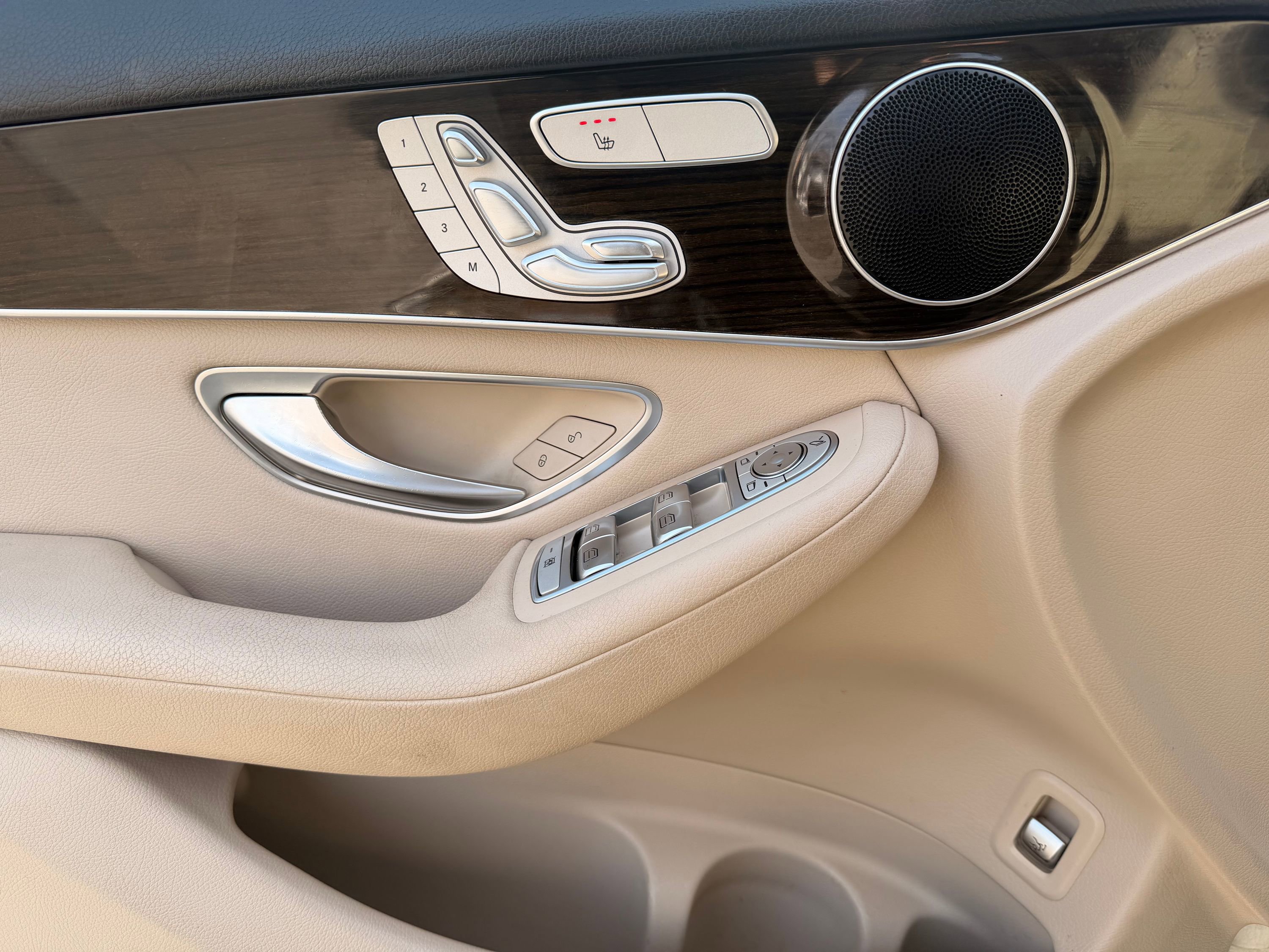 Used 2019 Mercedes-Benz GLC 300 4MATIC image 18