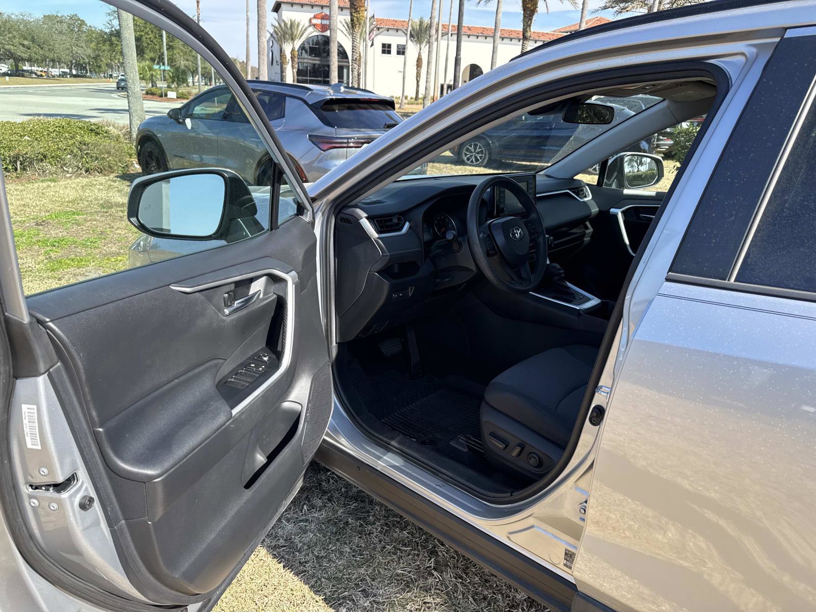 Used 2020 Toyota RAV4 XLE image 18