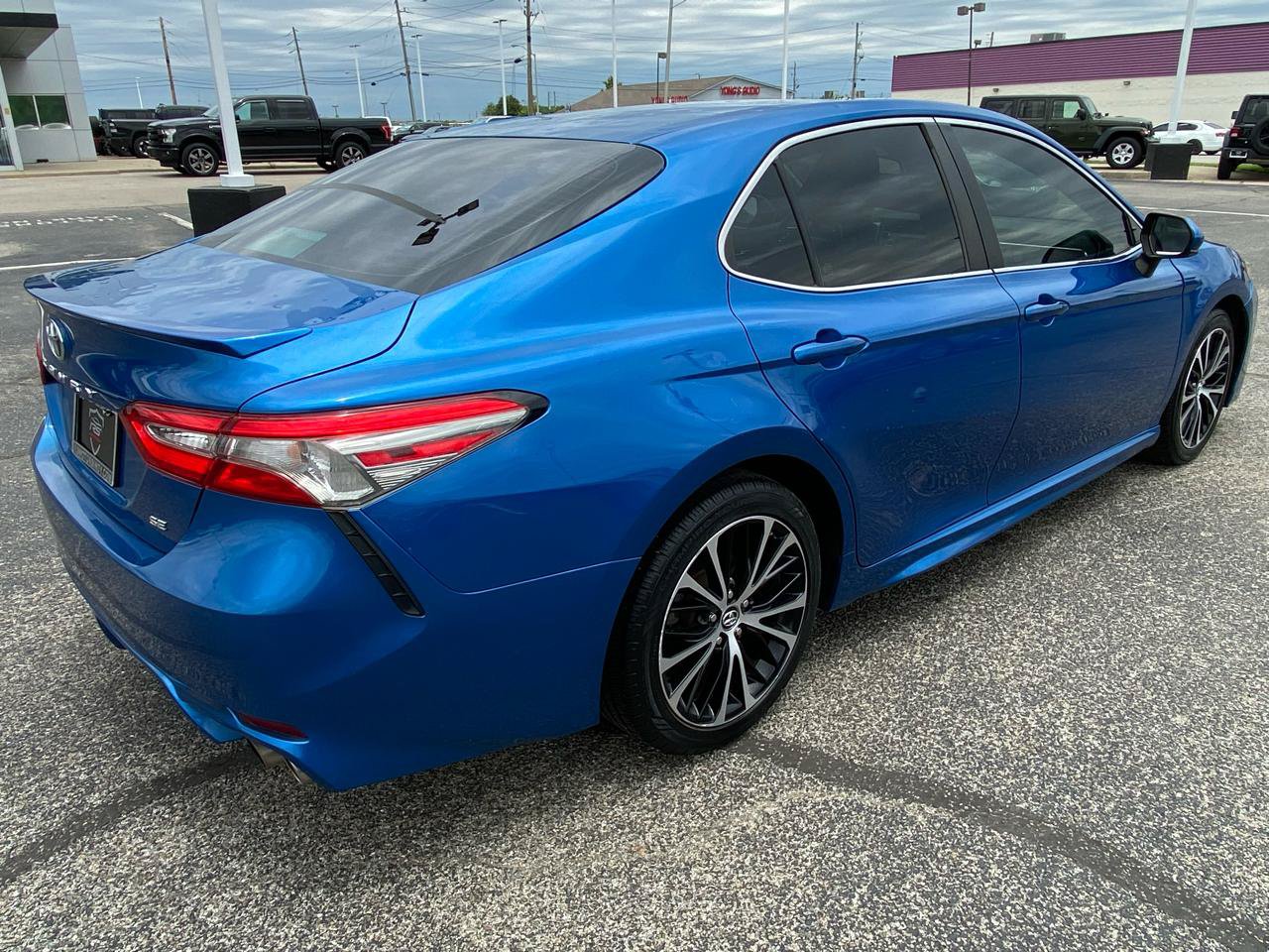 Used 2018 Toyota Camry SE w/ Moonroof Package FWD image 8