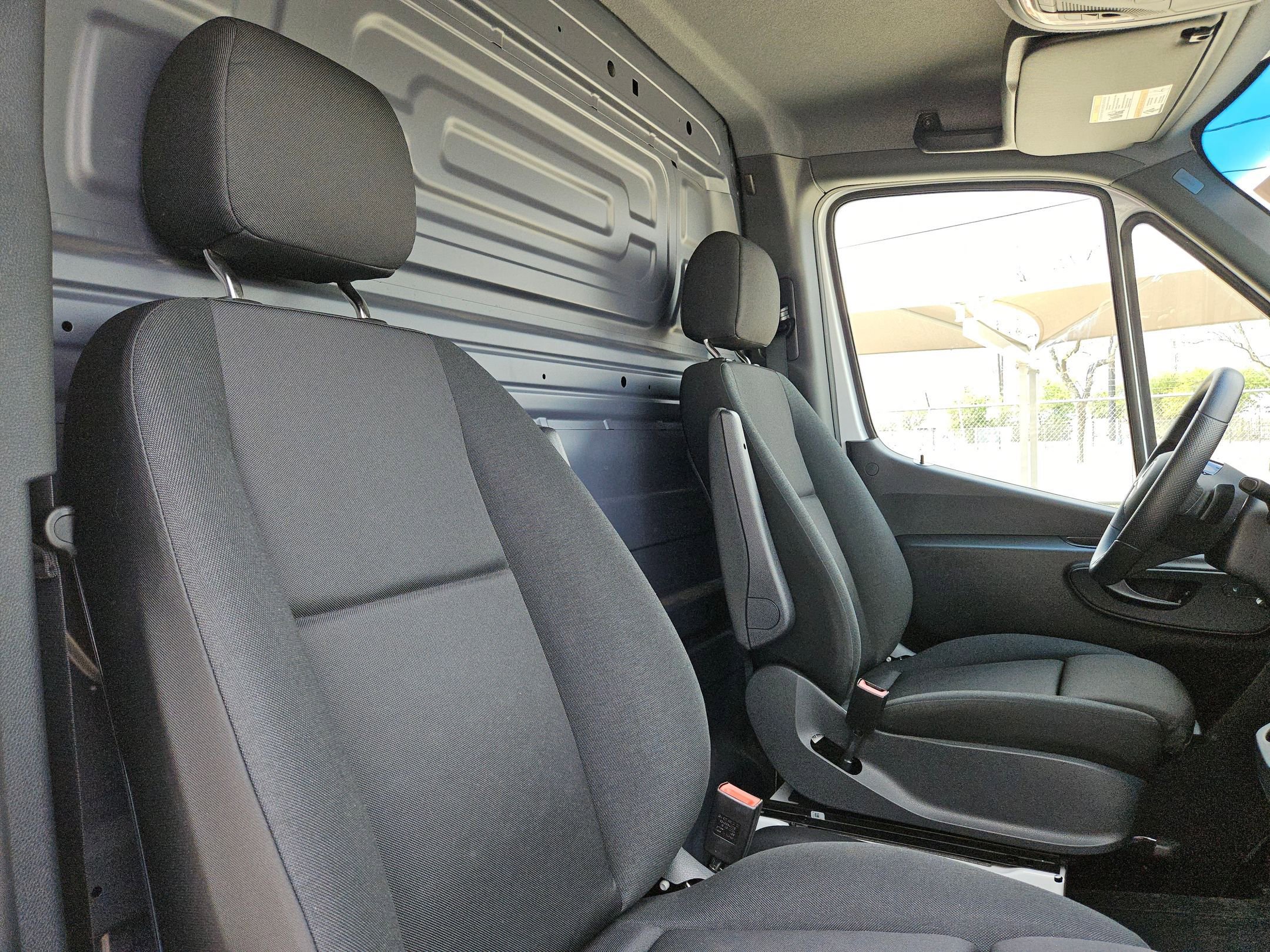 Used 2025 Mercedes-Benz Sprinter 2500 image 27