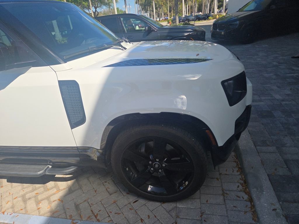 Used 2024 Land Rover Defender 110 X-Dynamic SE image 64