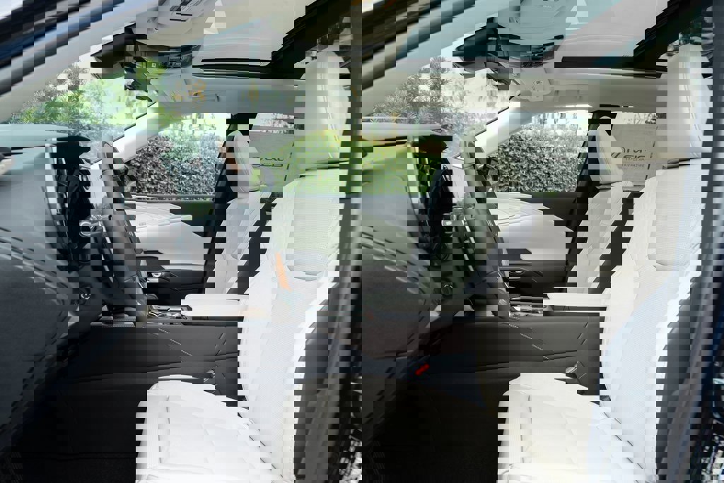 New 2026 Lexus RX 450h Luxury image 17